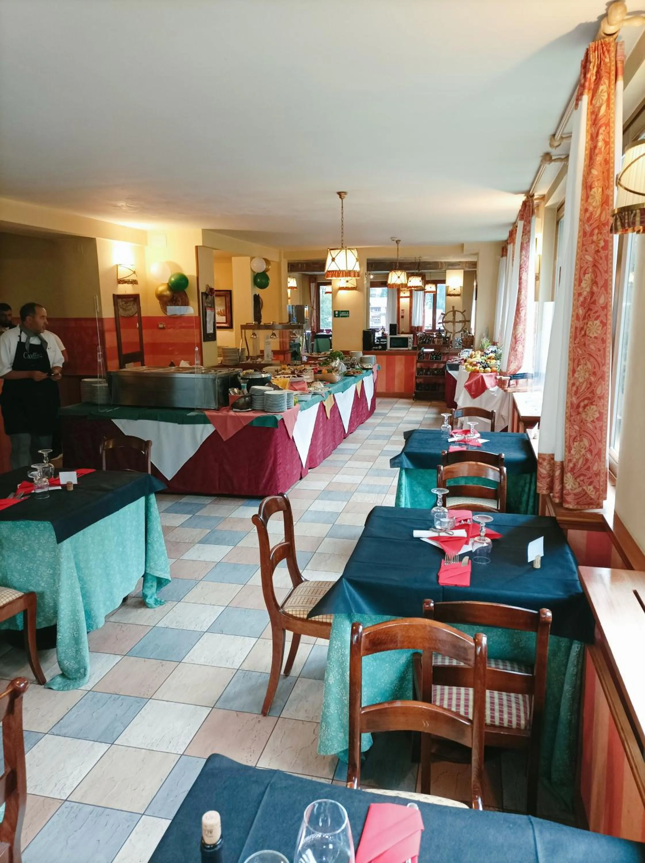 Restaurant/places to eat in IHR Hotel Villa Emma