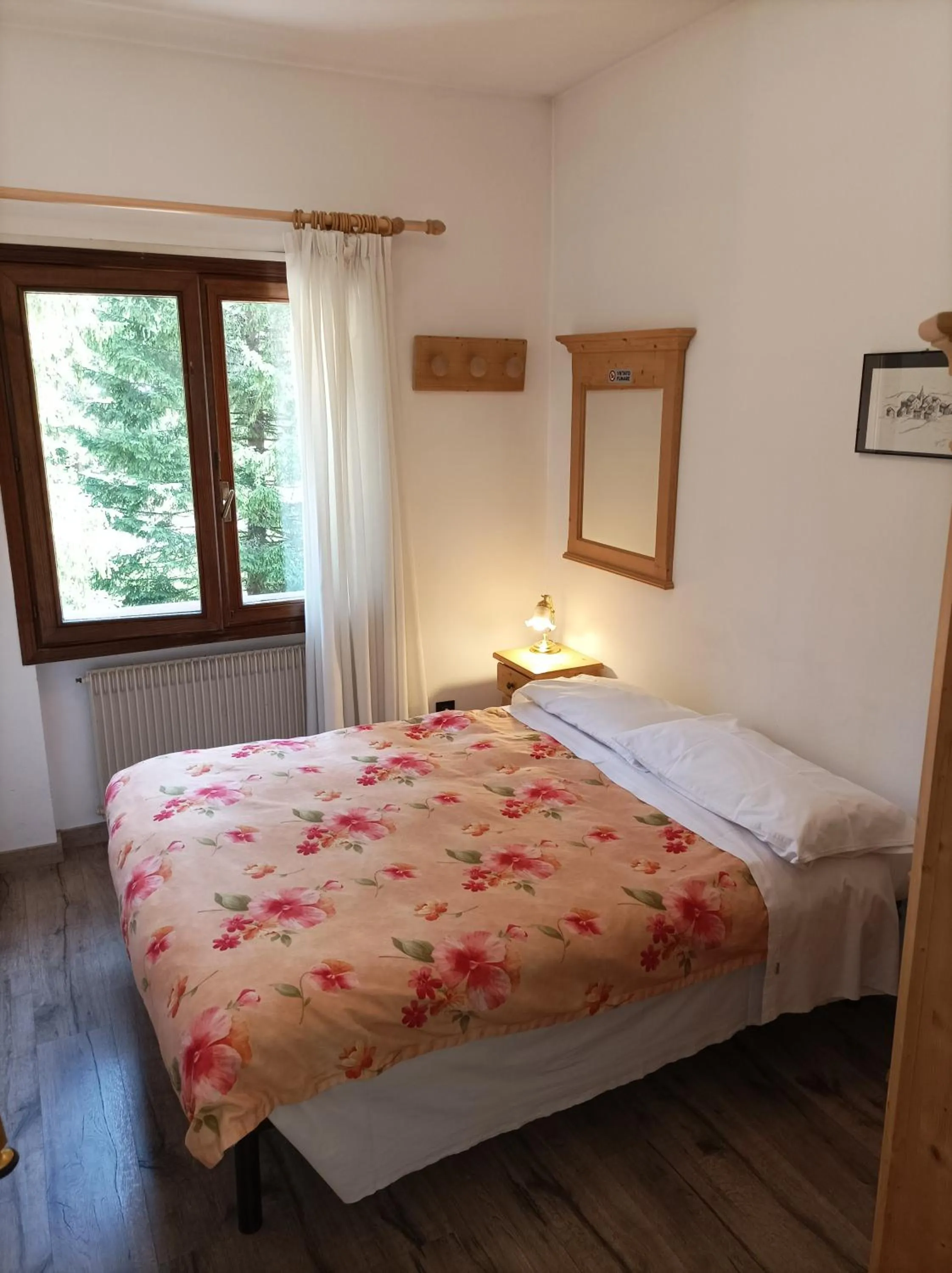 Bedroom, Bed in IHR Hotel Villa Emma