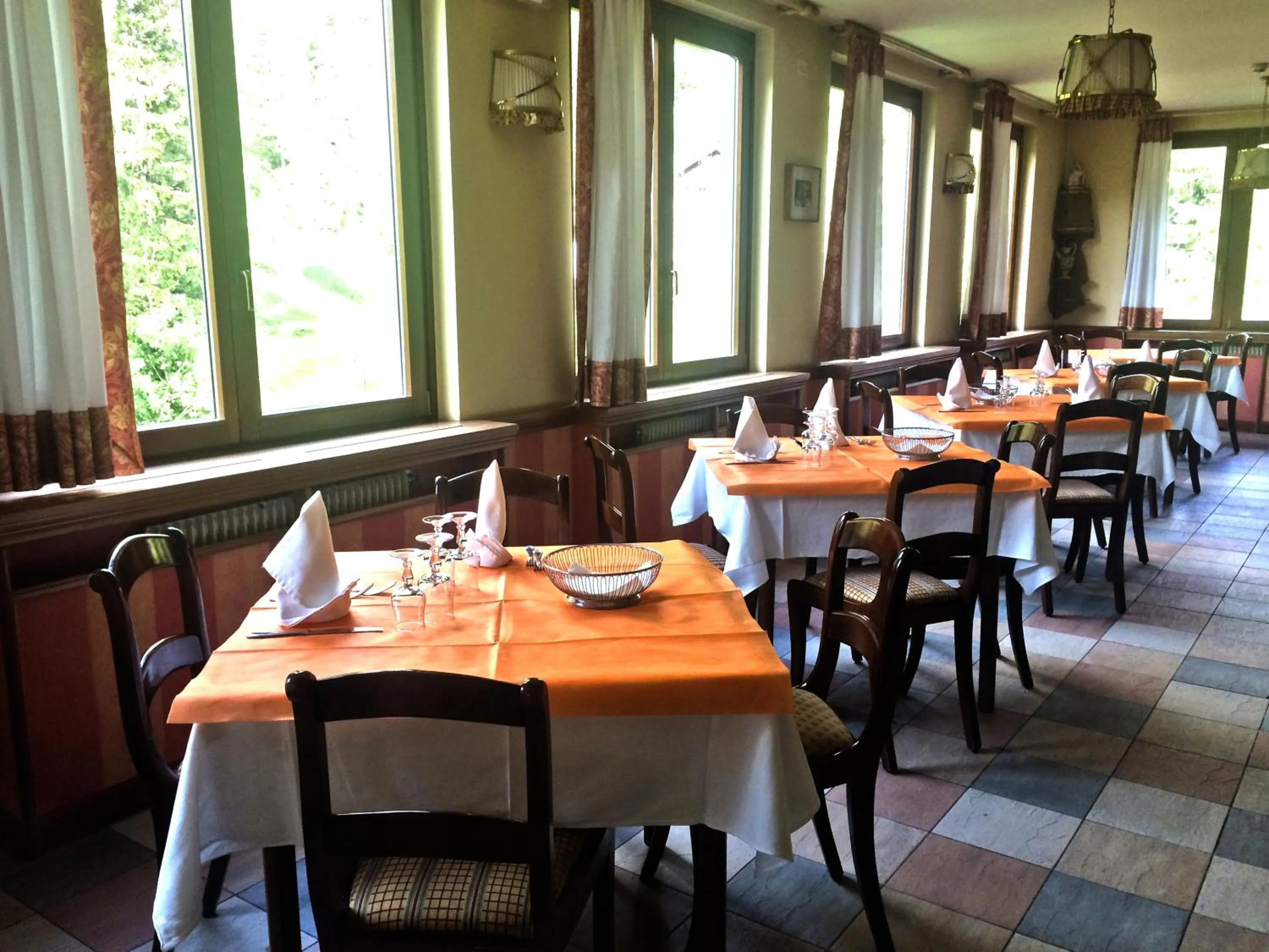 Restaurant/places to eat in IHR Hotel Villa Emma