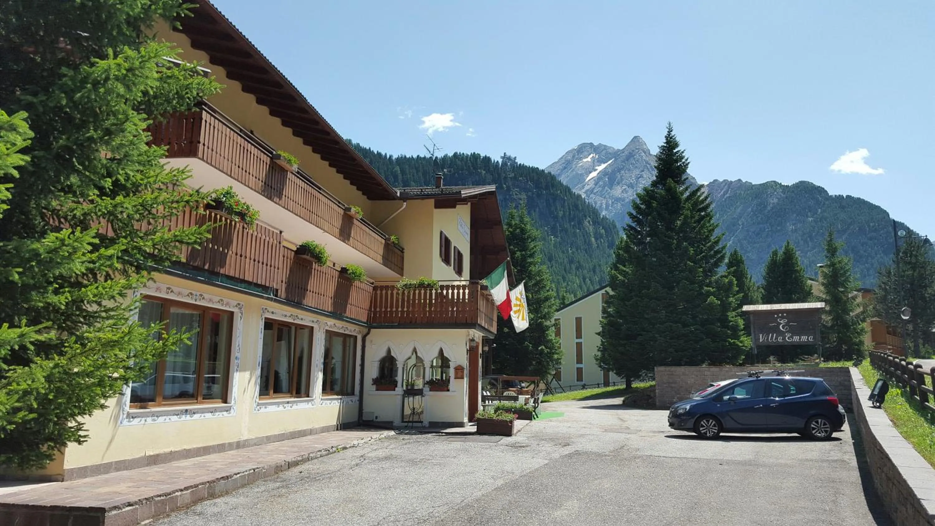 Property building in IHR Hotel Villa Emma
