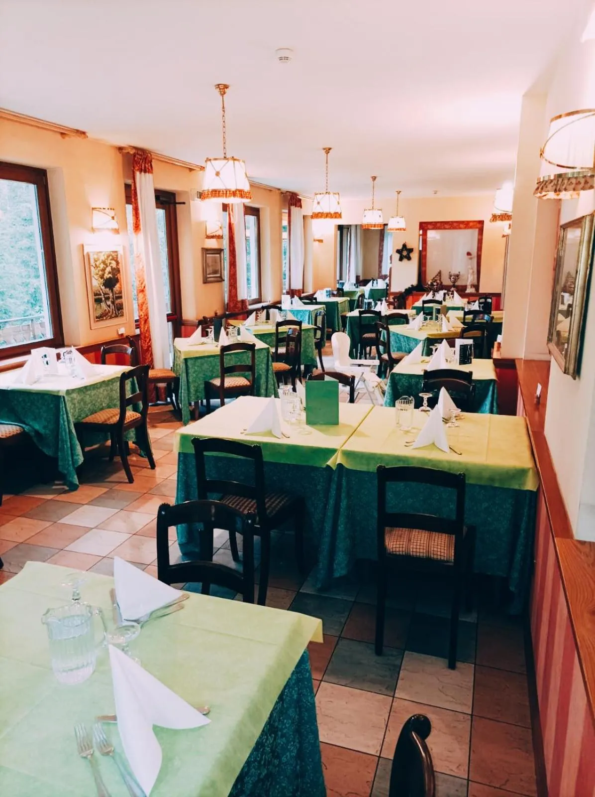 Restaurant/places to eat in IHR Hotel Villa Emma