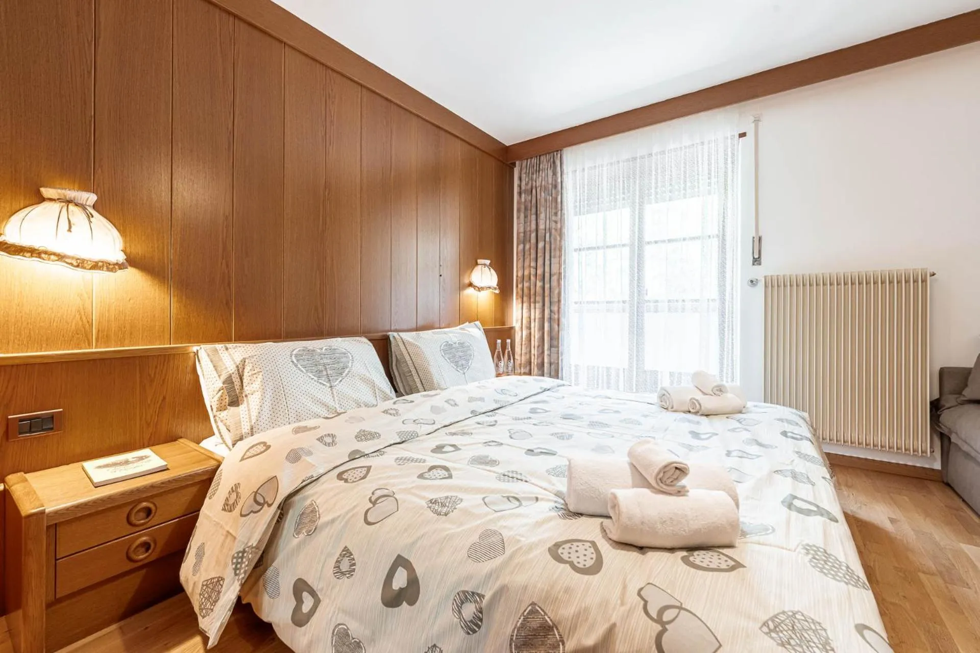 Decorative detail, Bed in Hotel Villetta Maria Cottage