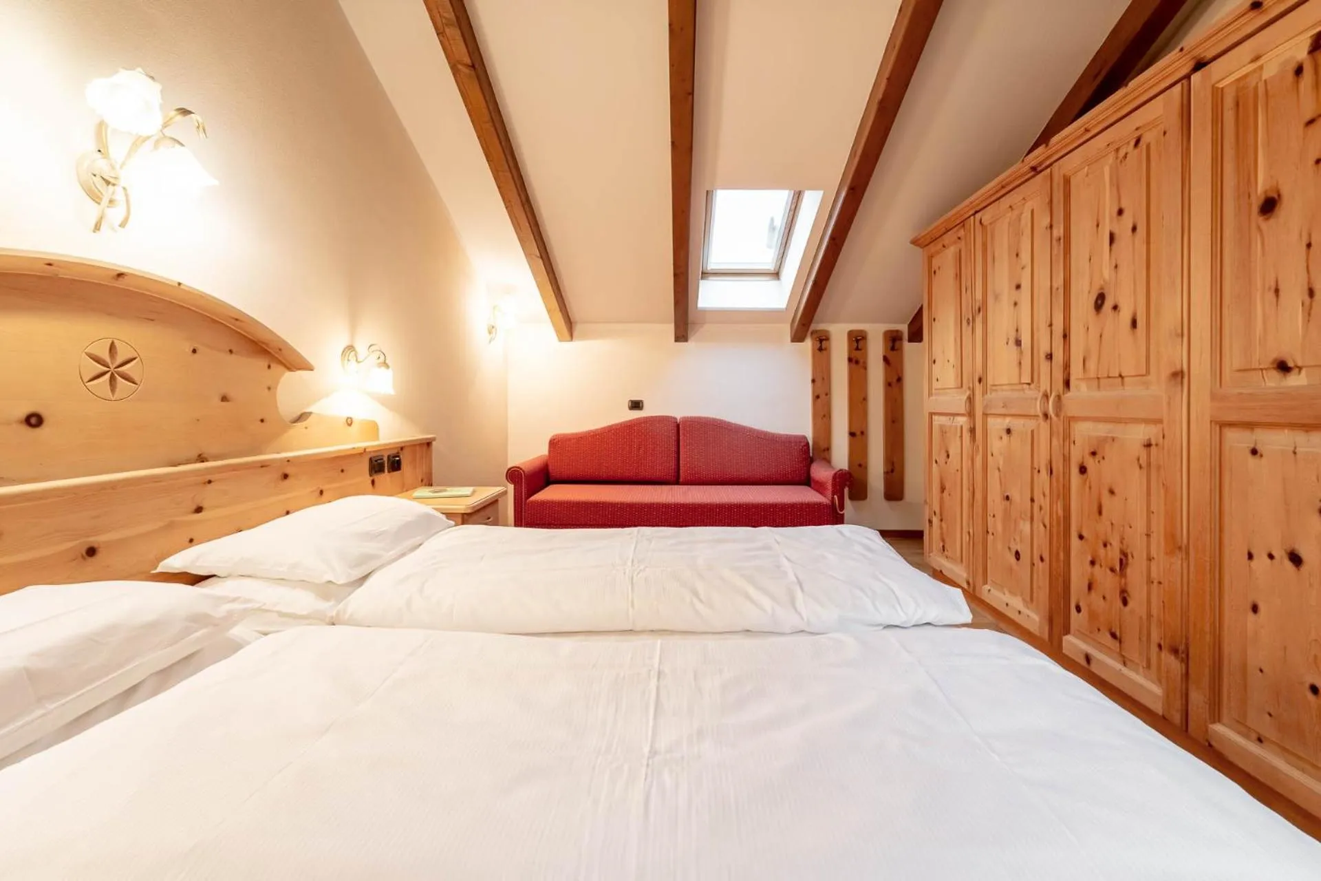 Decorative detail, Bed in Hotel Villetta Maria Cottage