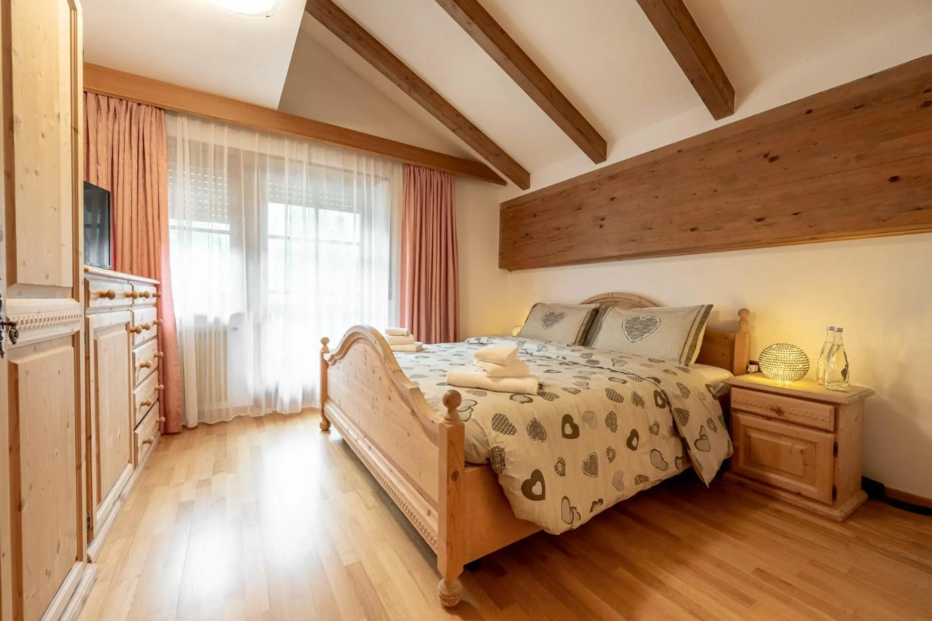 Decorative detail, Bed in Hotel Villetta Maria Cottage