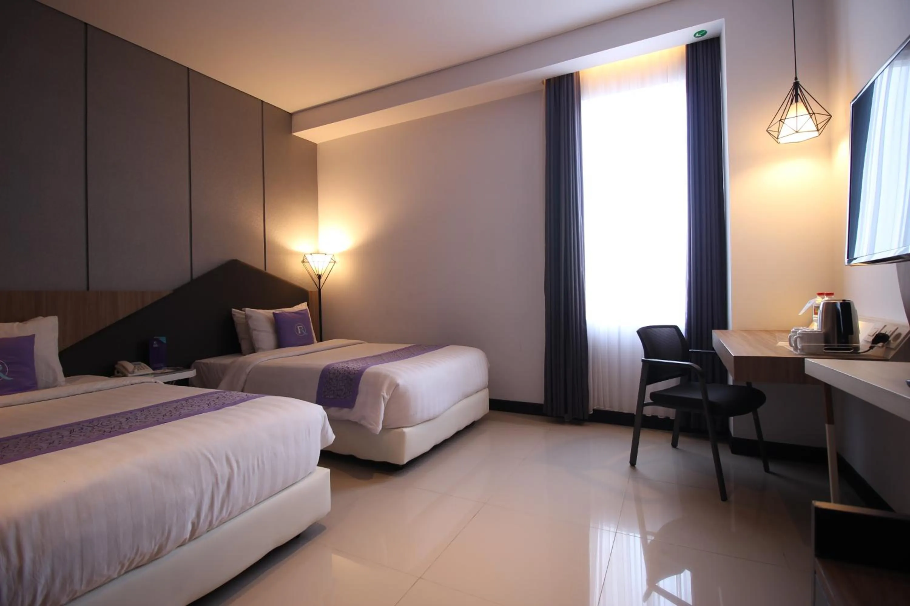 Bed in Forriz Hotel Yogyakarta