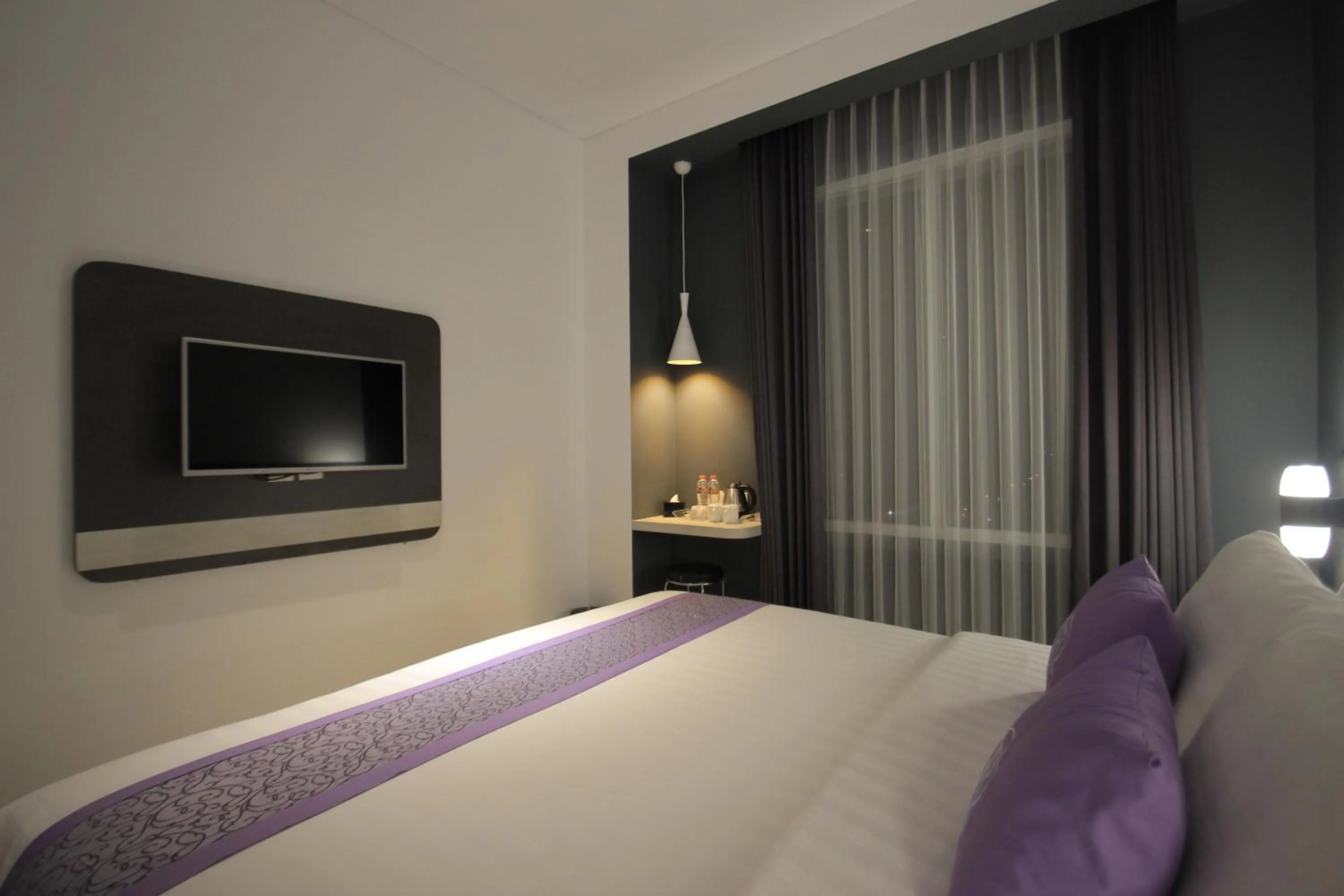 Bed in Forriz Hotel Yogyakarta