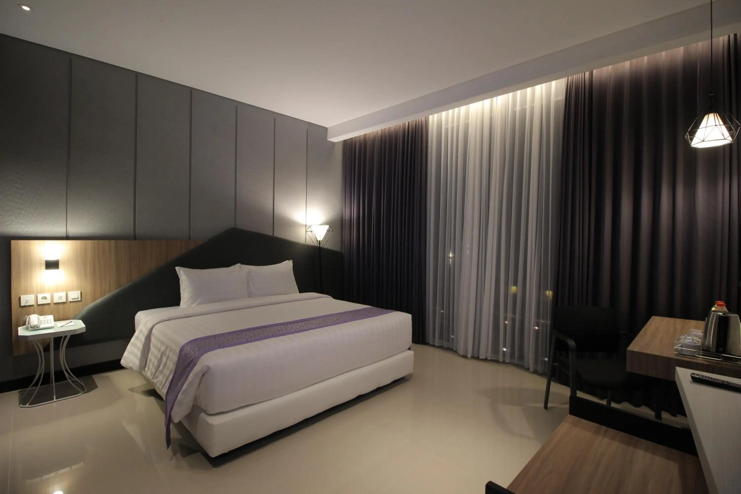 Bed in Forriz Hotel Yogyakarta