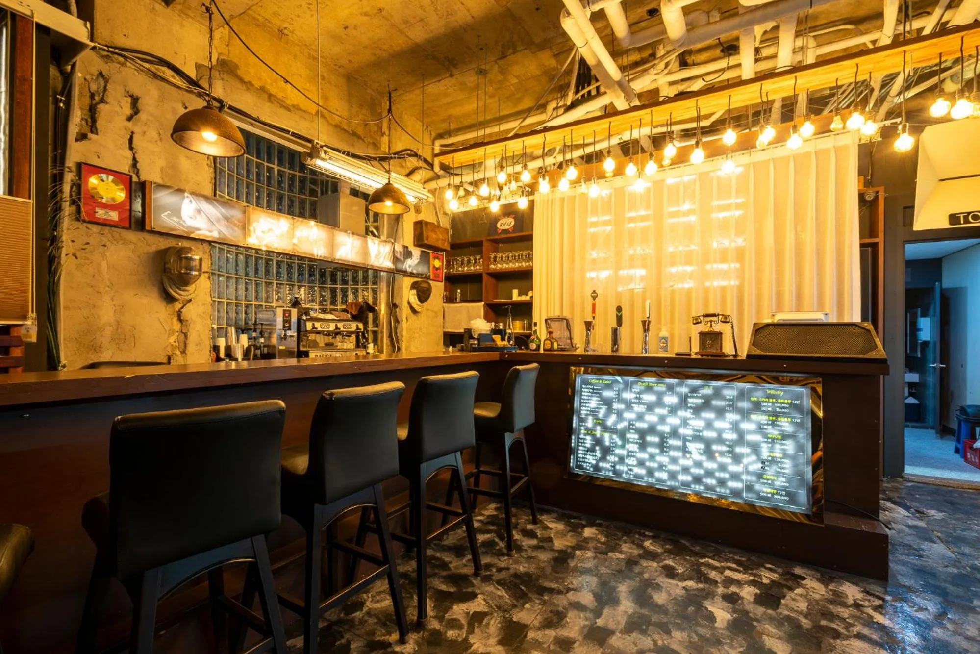 Restaurant/places to eat in New Jeju Hotel