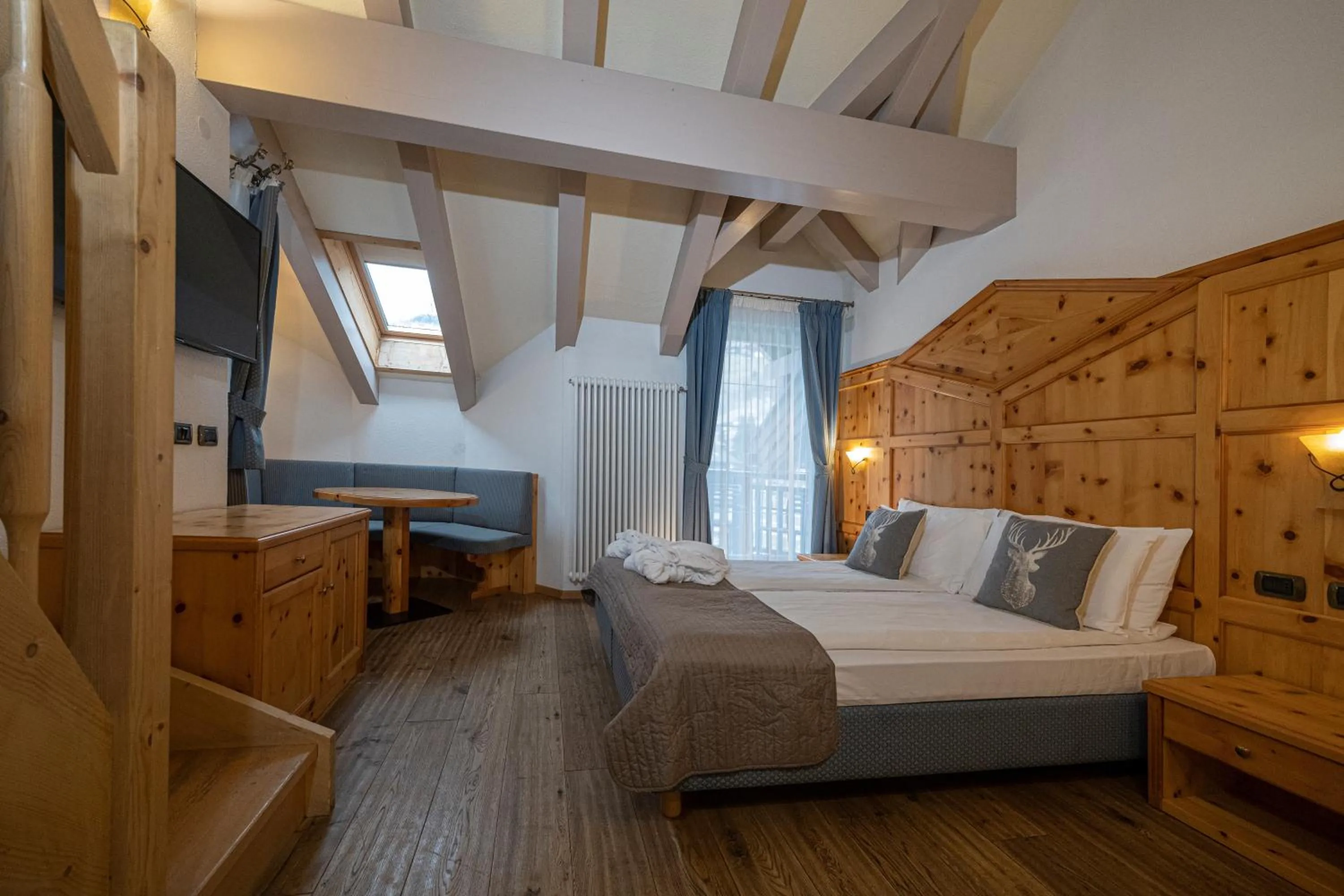 Photo of the whole room, Bed in Hotel Soreghes Gran Chalet