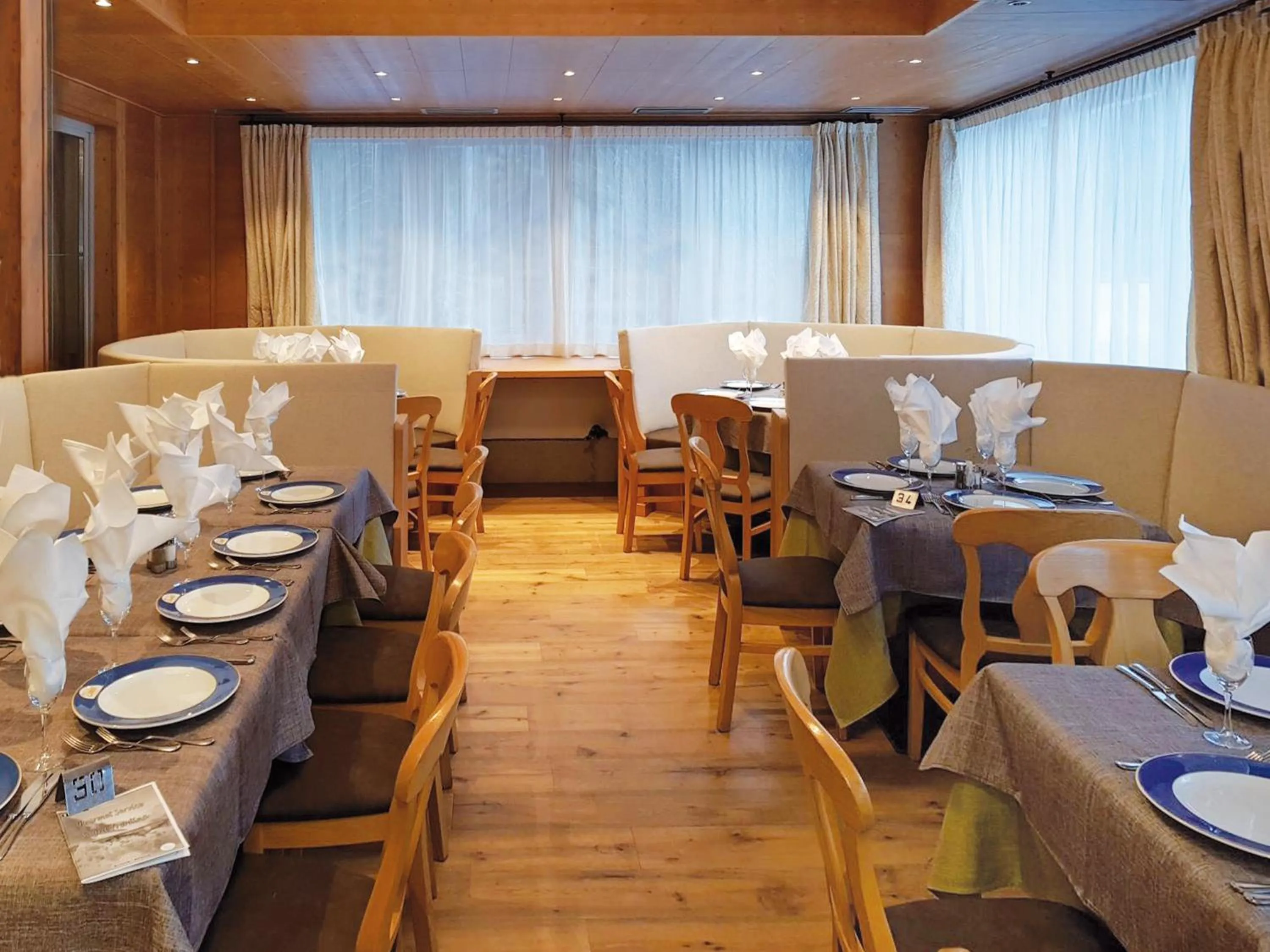 Restaurant/places to eat in Hotel Diamant Park