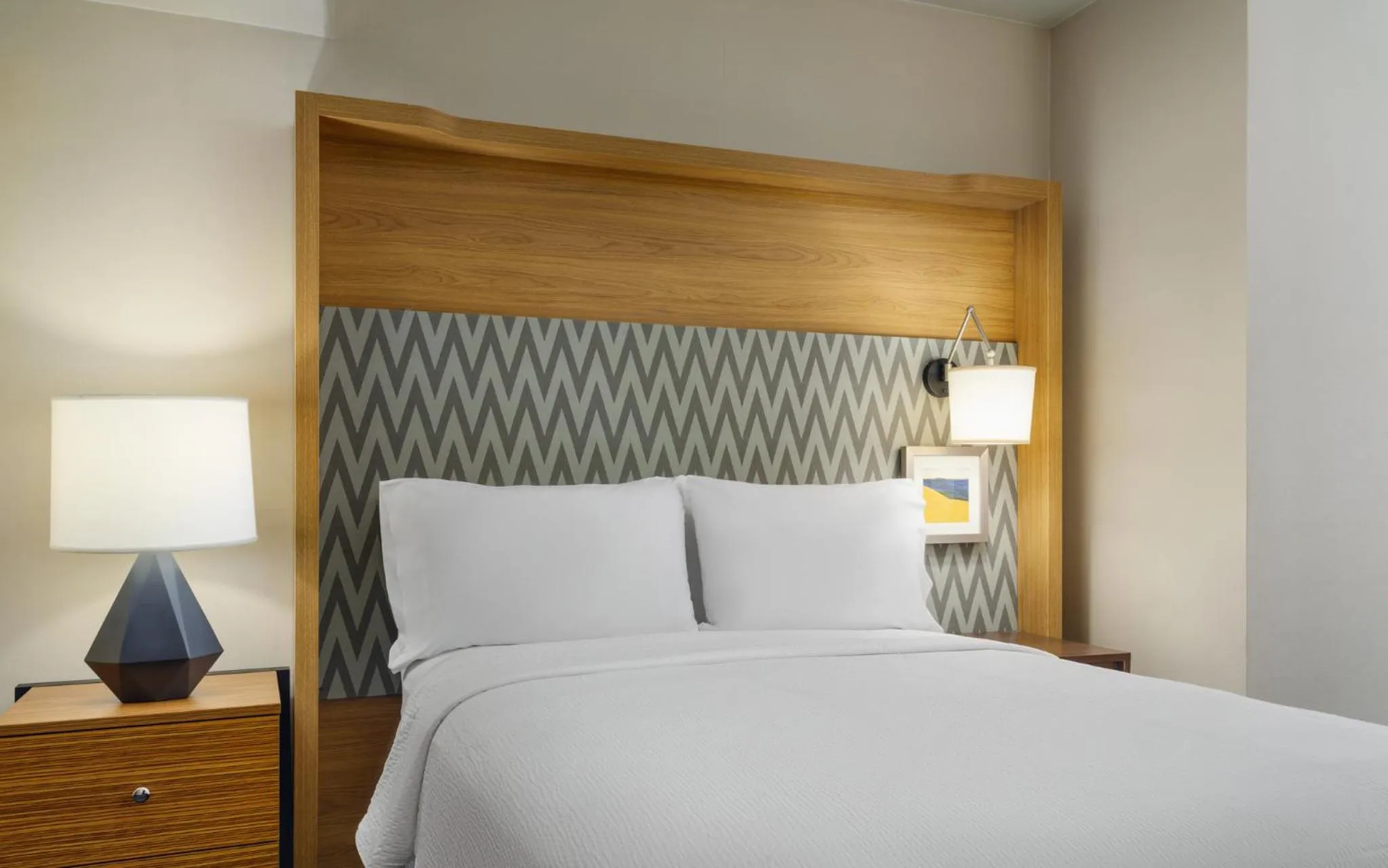 Photo of the whole room, Bed in Holiday Inn New York City - Wall Street by IHG