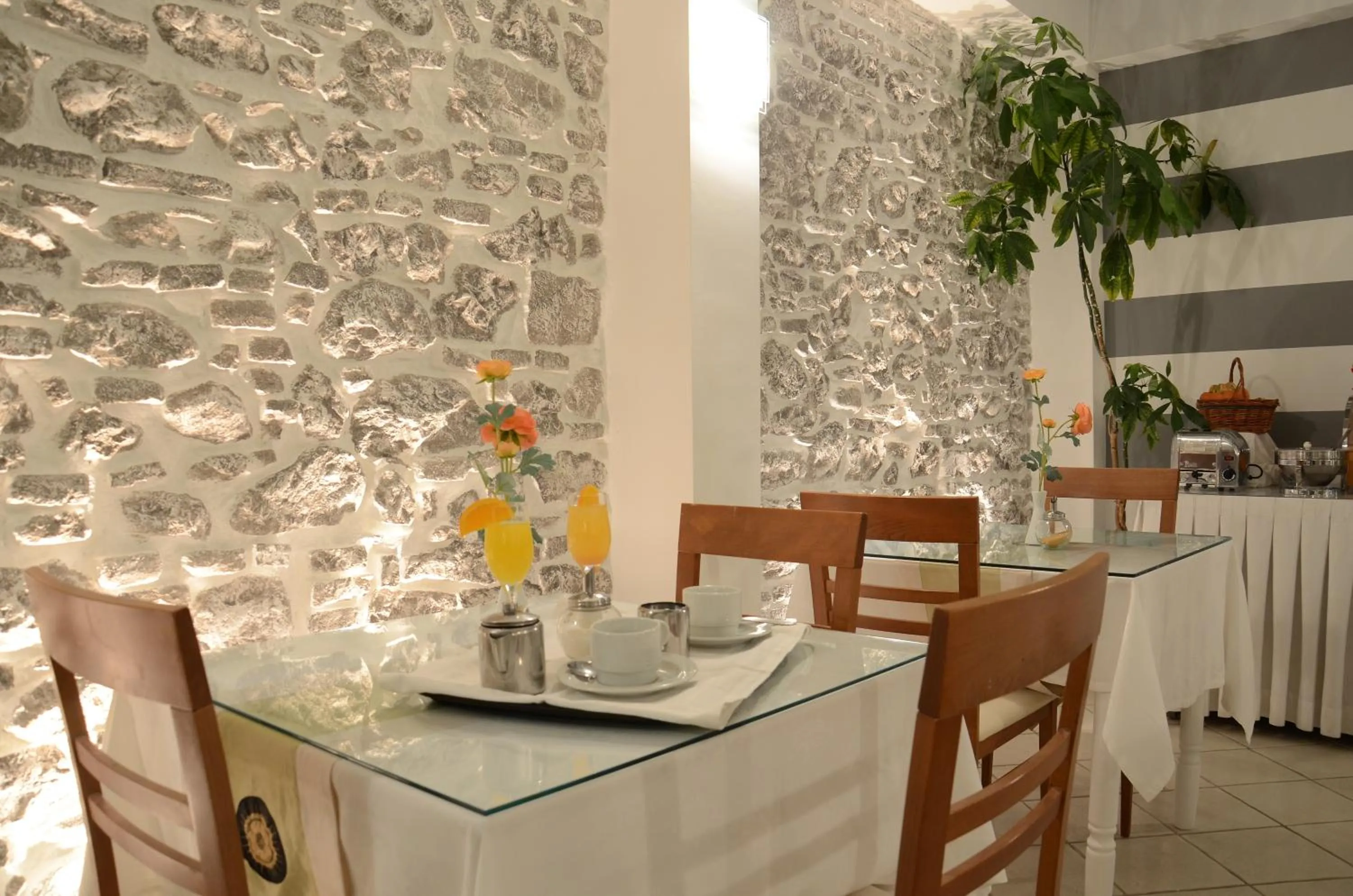 Restaurant/places to eat in Marie Palace