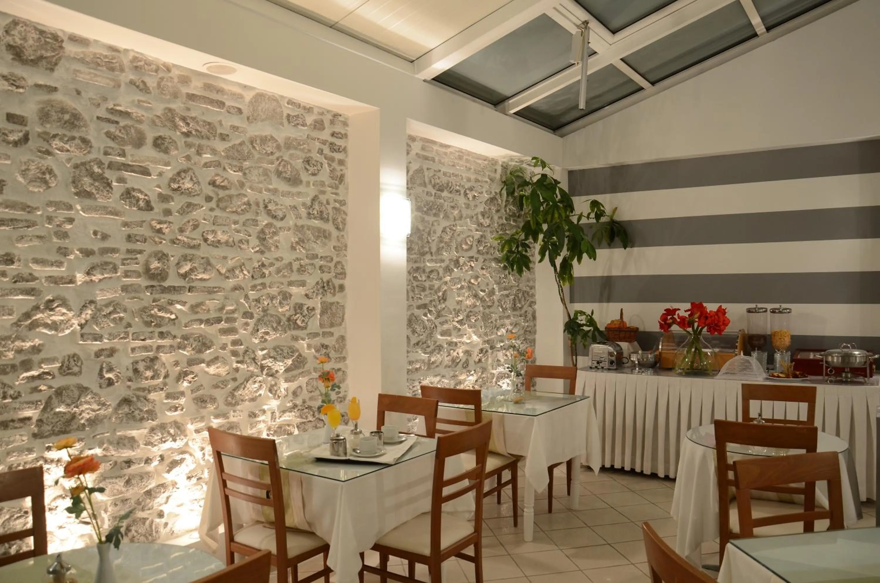 Restaurant/places to eat in Marie Palace