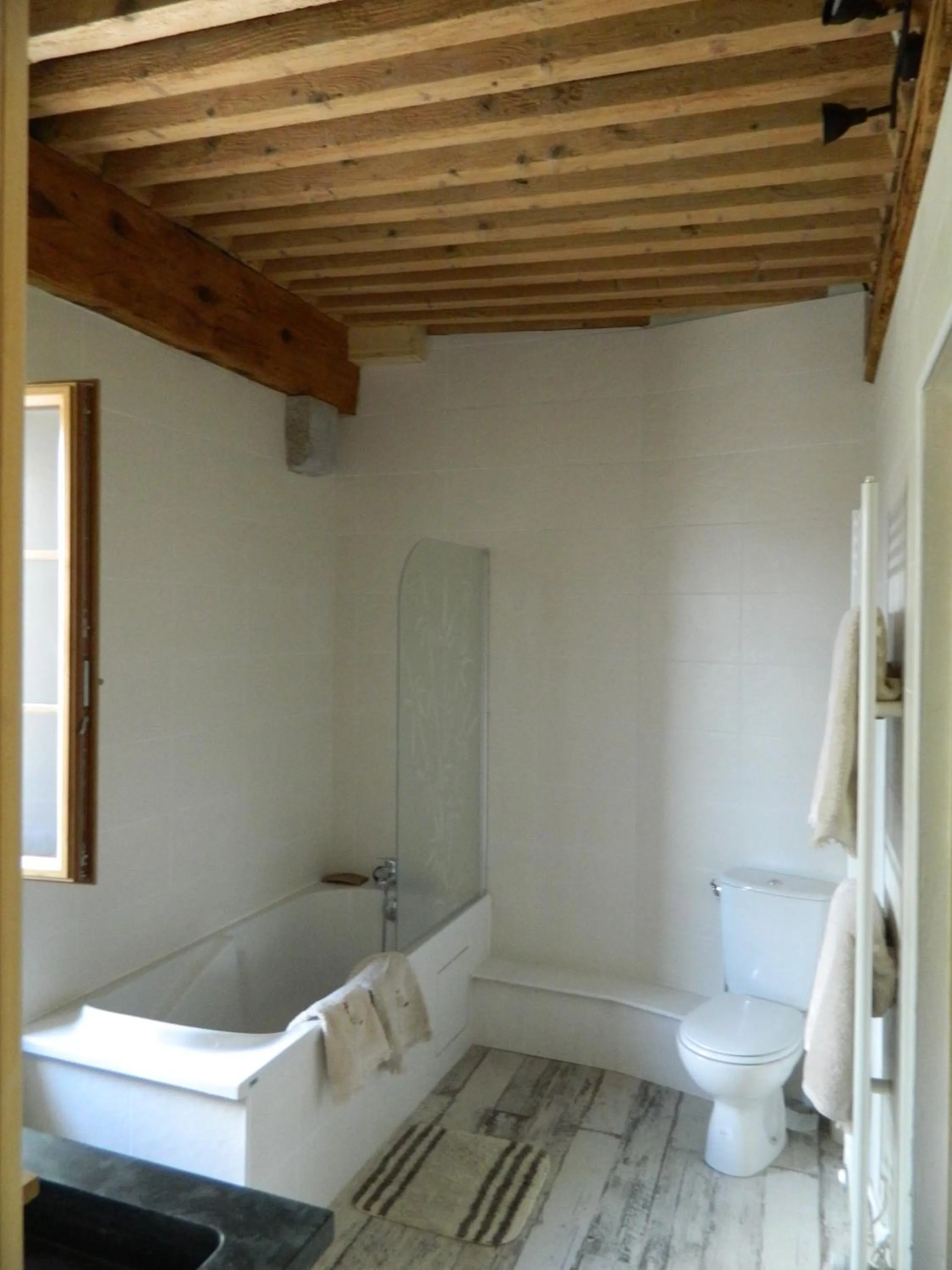 Bathroom, Bed in Gite de l'école