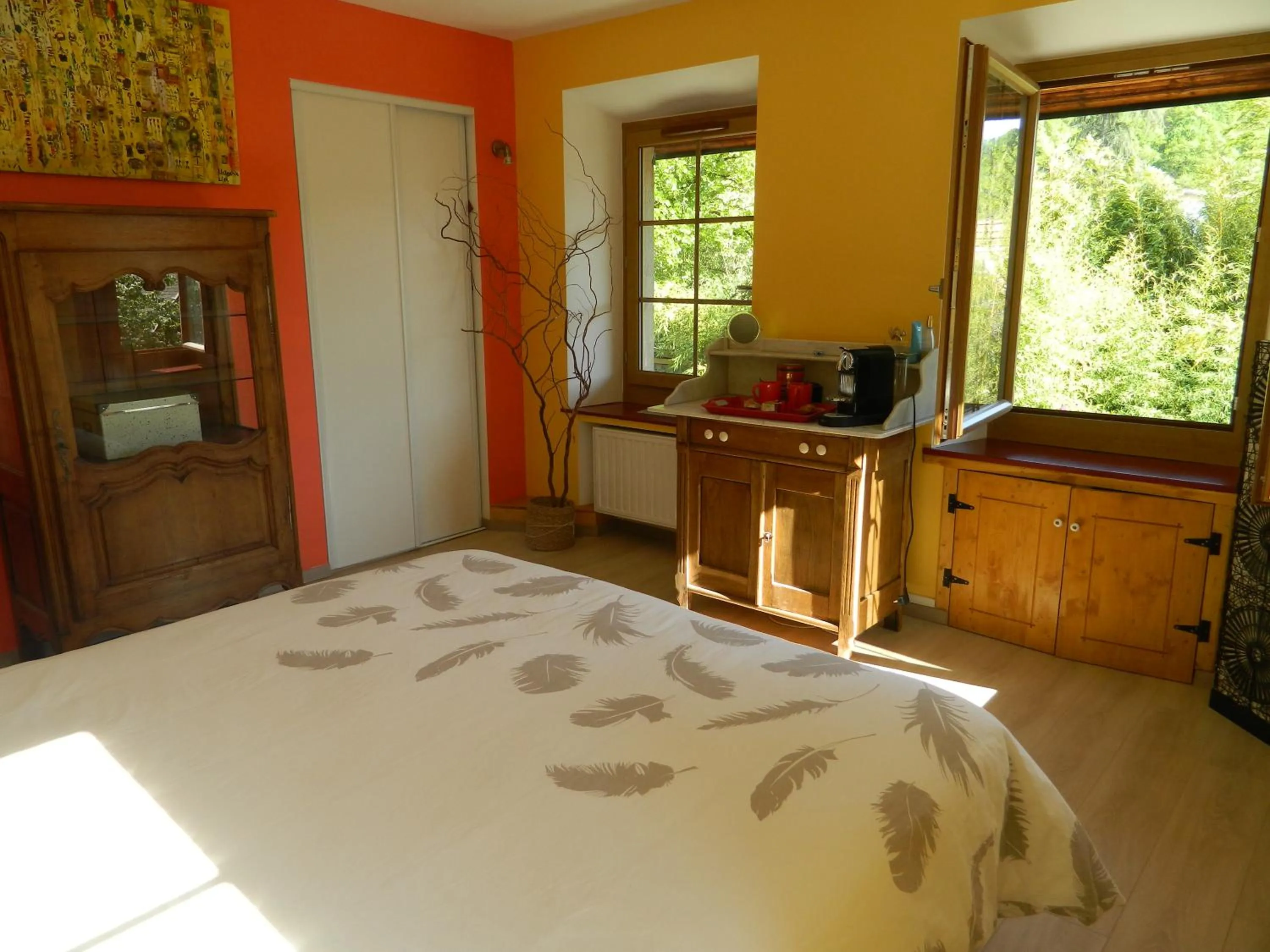 Photo of the whole room, Bed in Gite de l'école