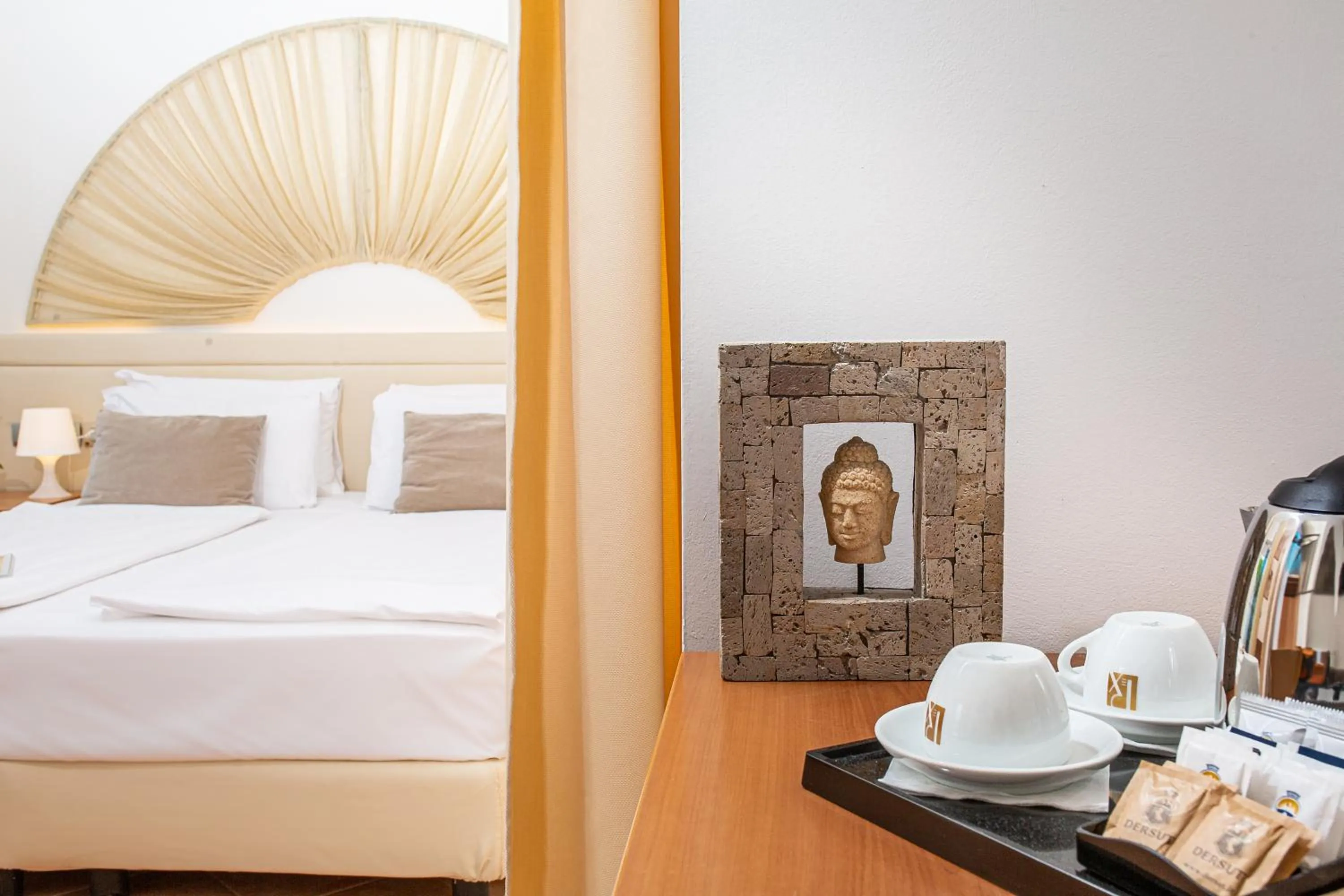 Restaurant/places to eat, Bed in Hotel Rex