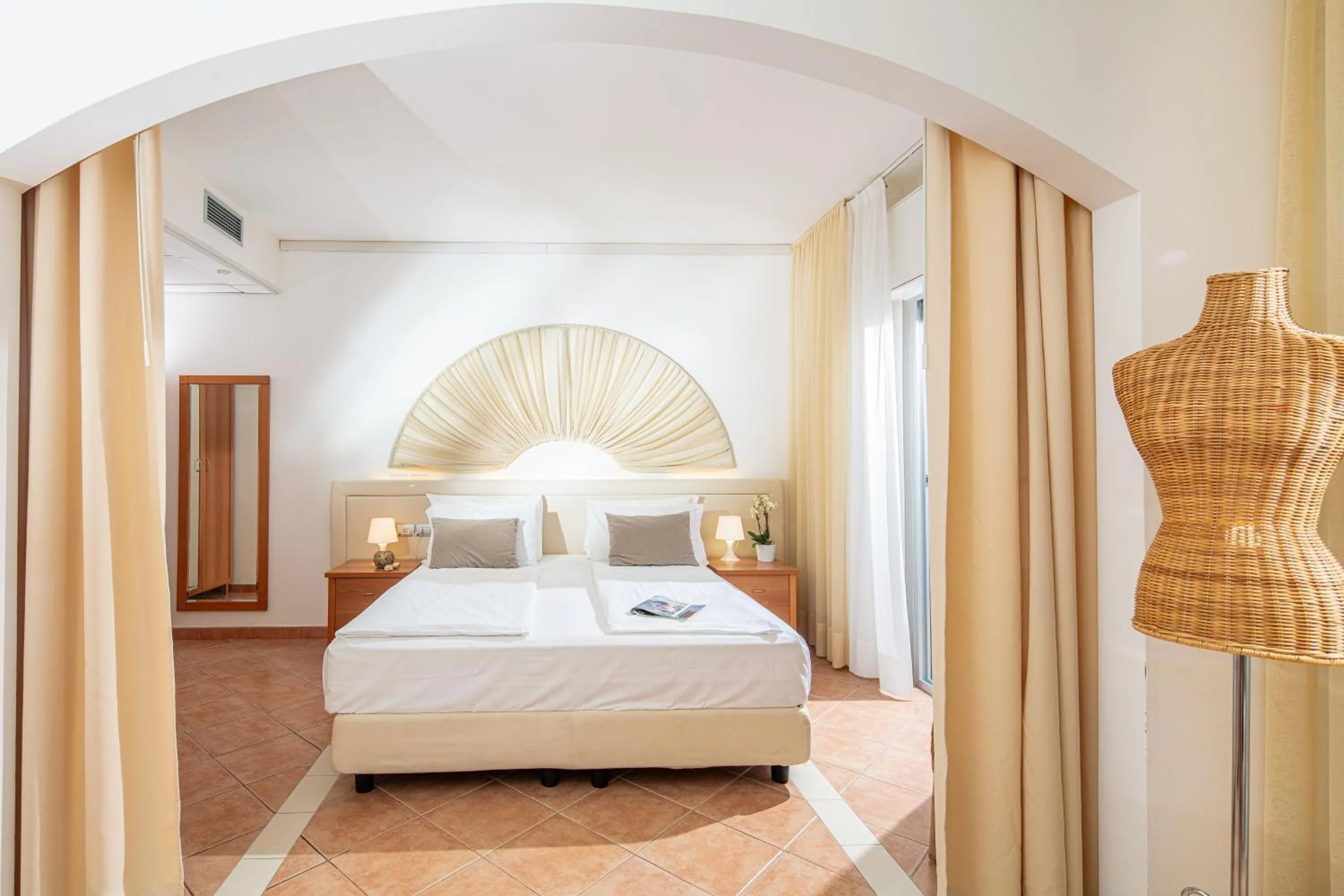 Restaurant/places to eat, Bed in Hotel Rex