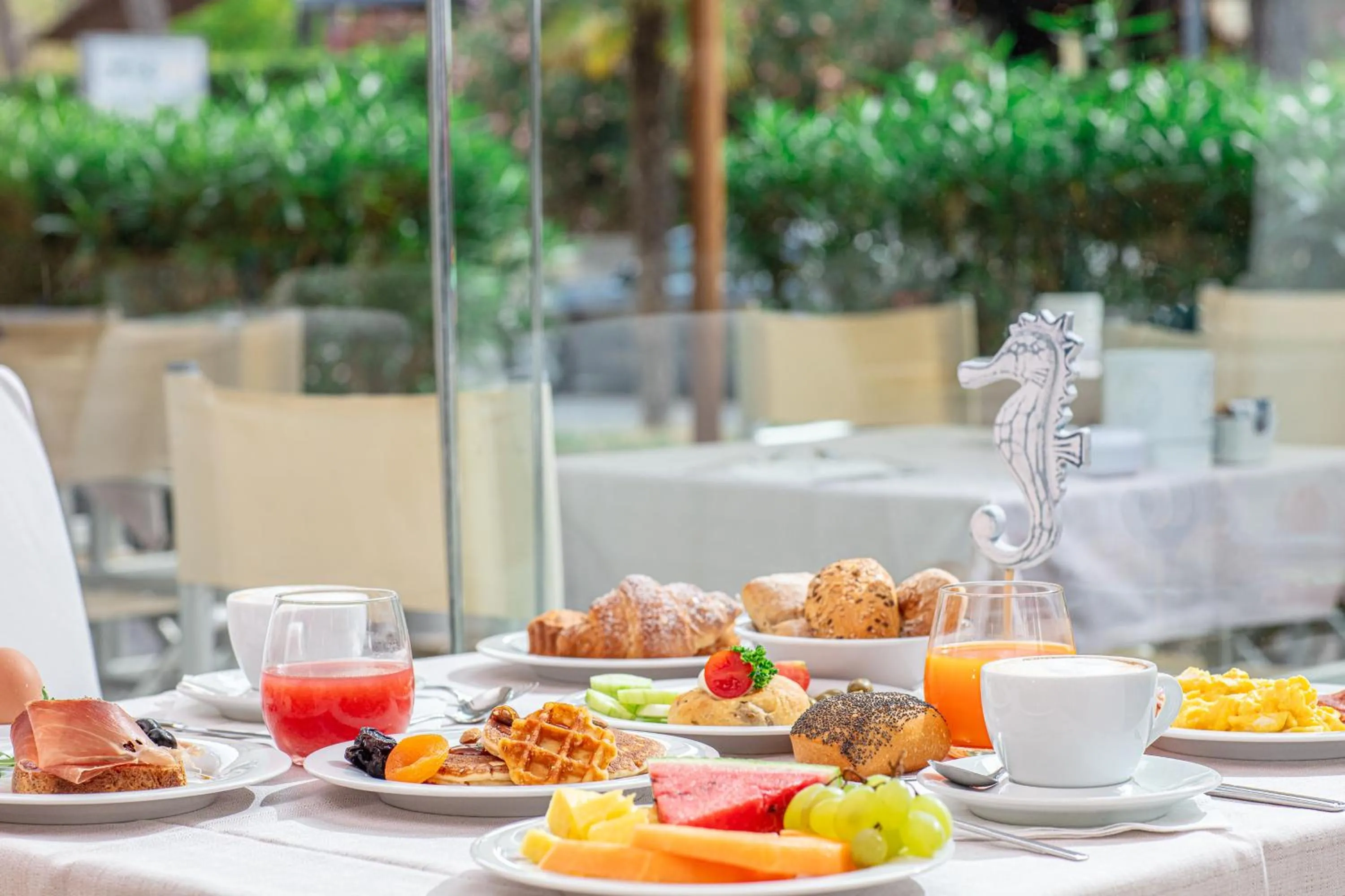 Restaurant/places to eat in Hotel Rex