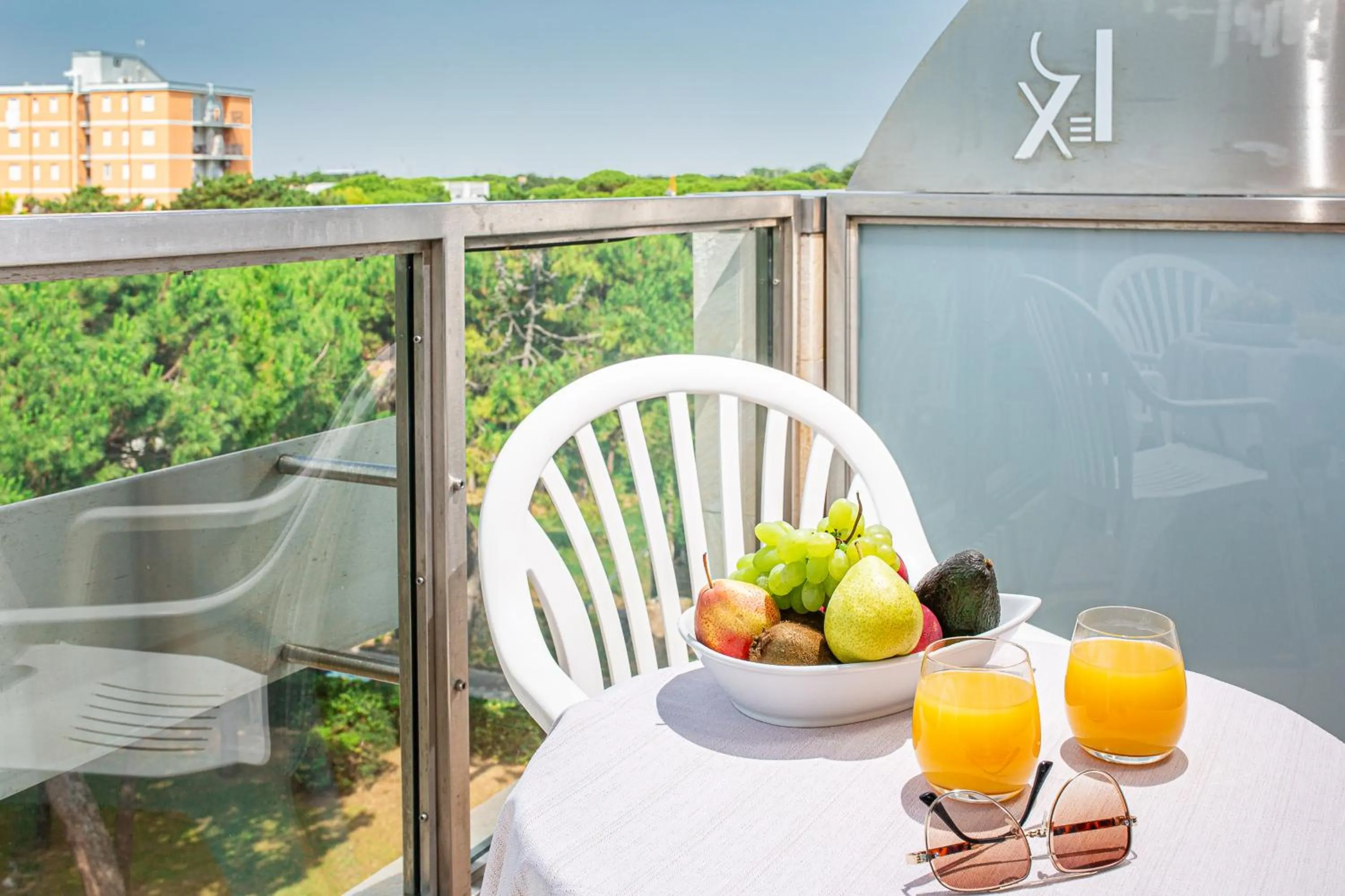 Restaurant/places to eat in Hotel Rex