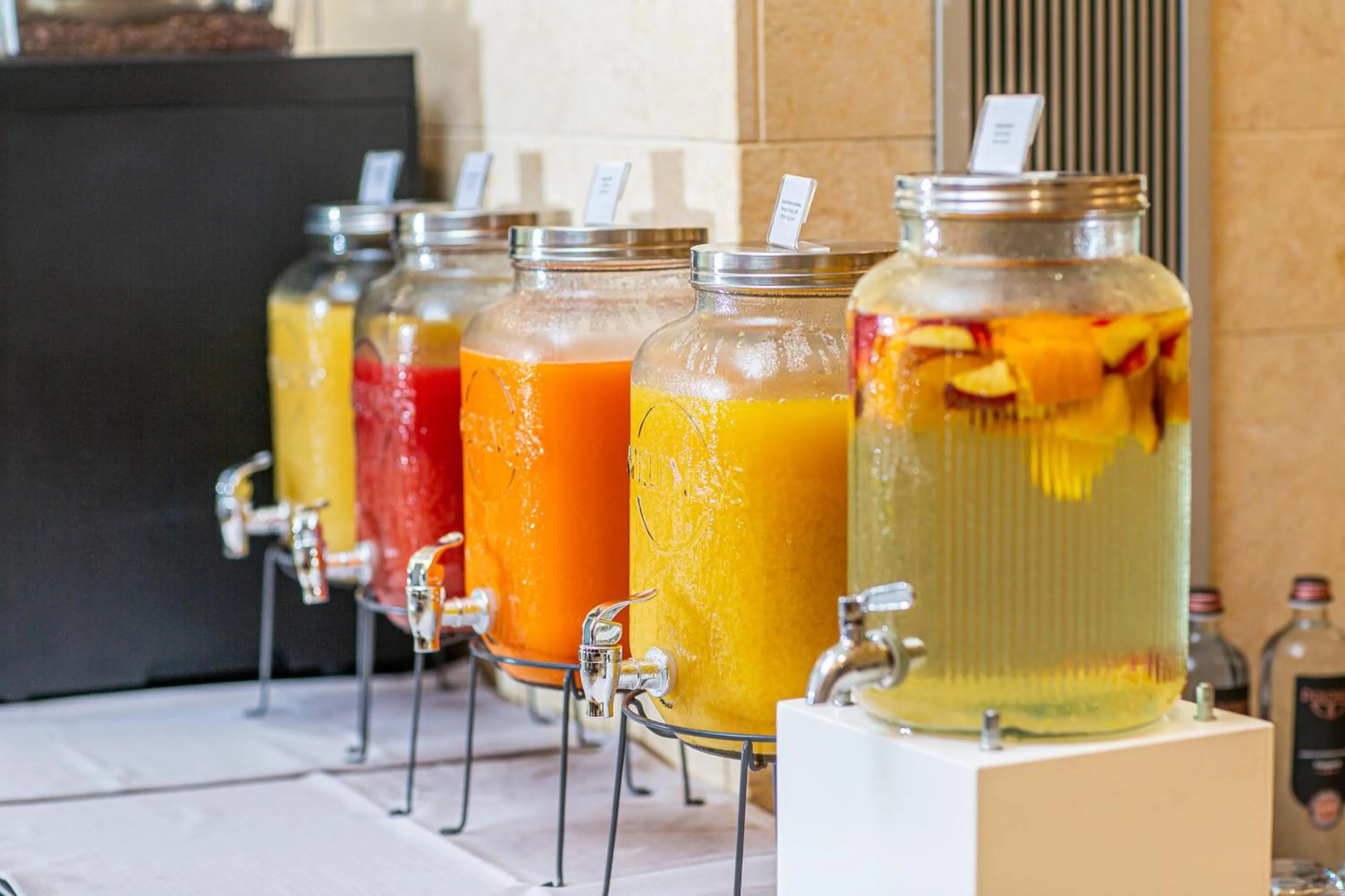 Restaurant/places to eat in Hotel Rex