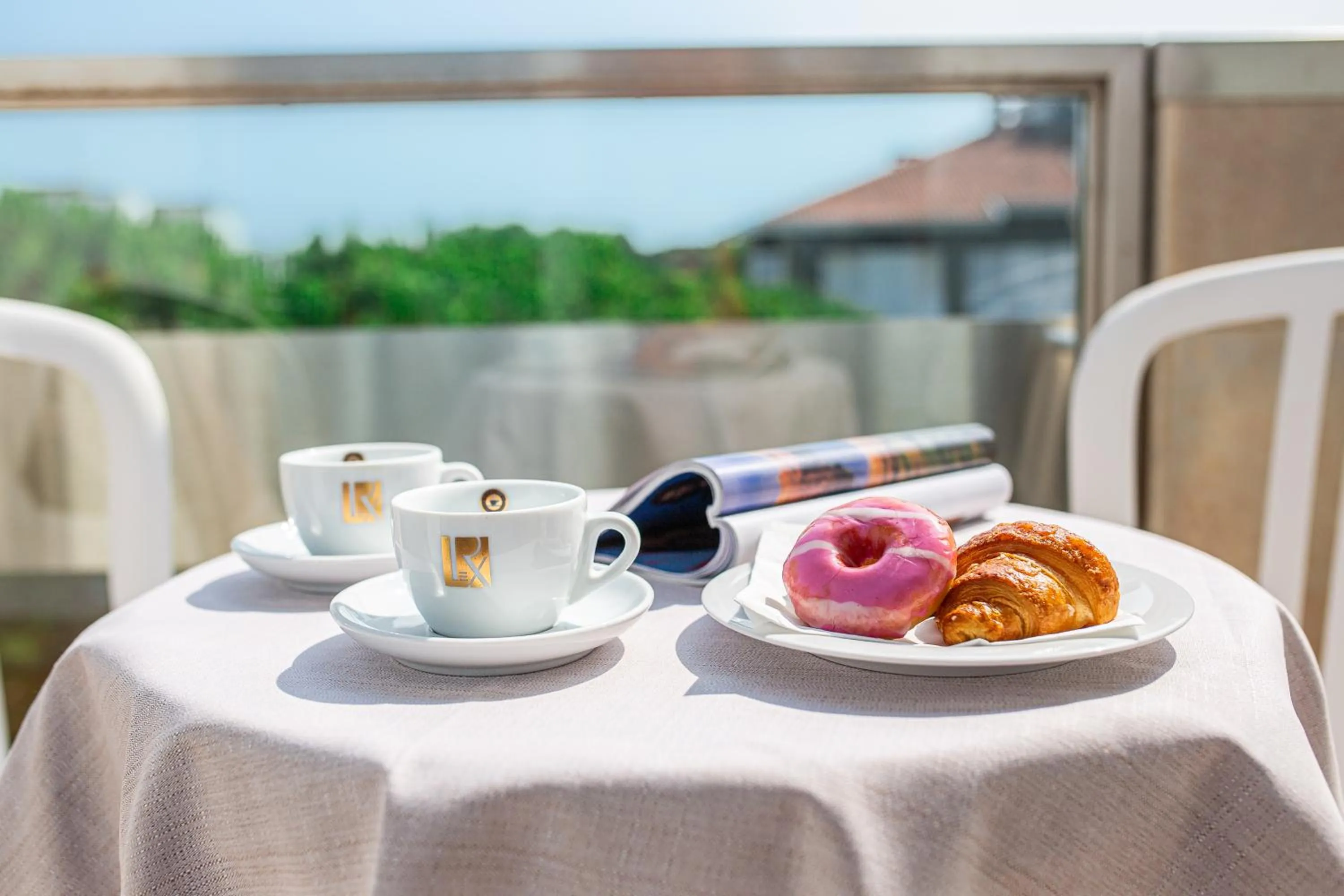 Restaurant/places to eat in Hotel Rex