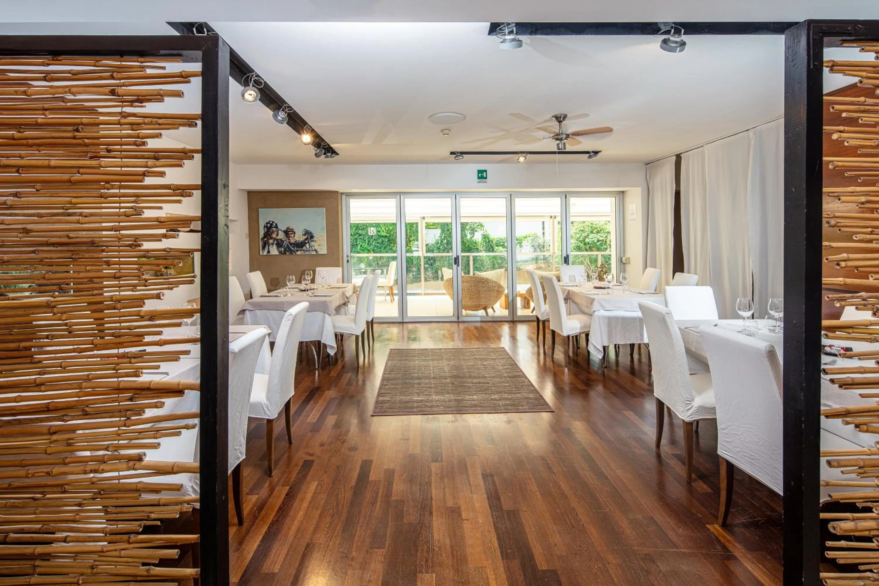 Restaurant/places to eat in Hotel Rex