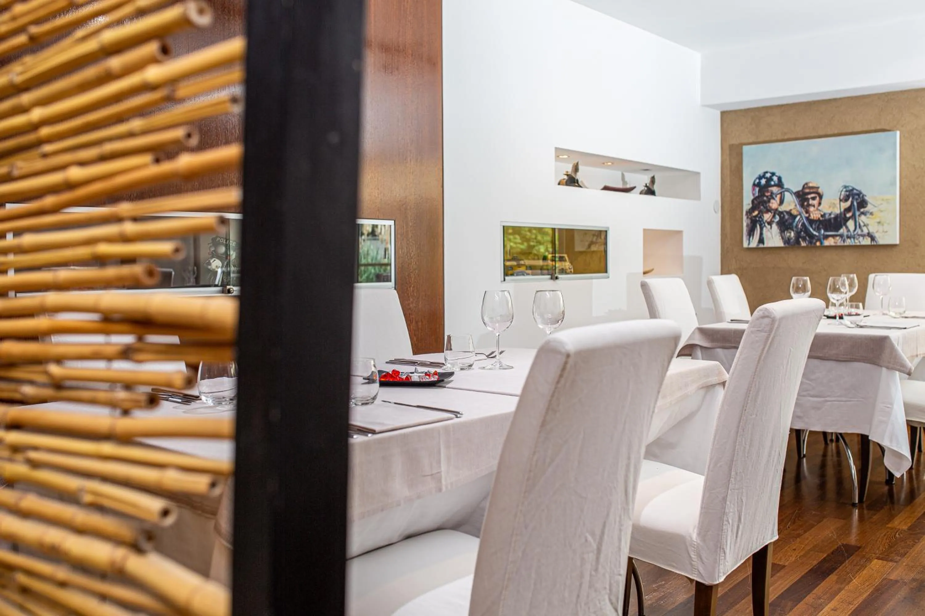 Restaurant/places to eat in Hotel Rex