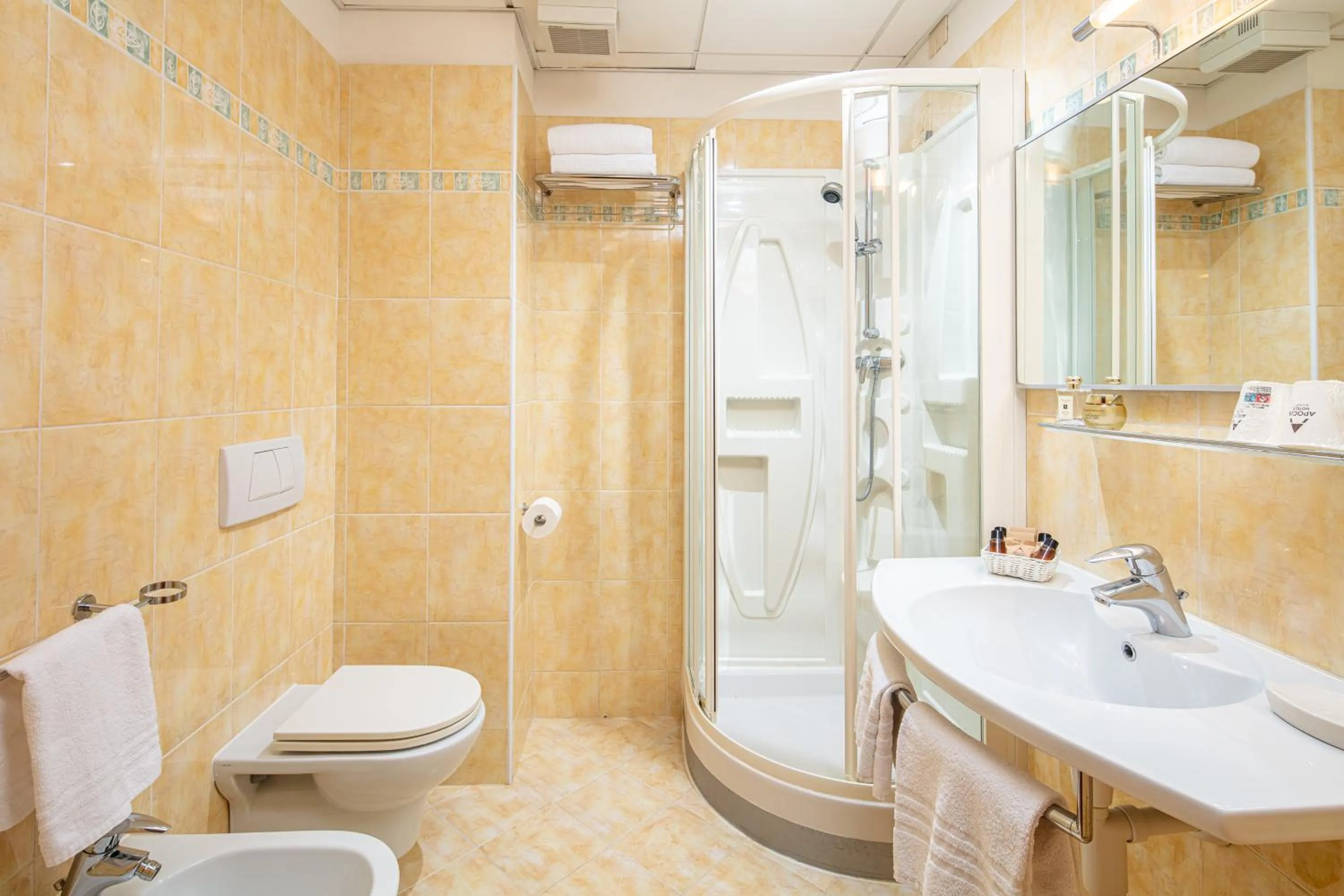 Restaurant/places to eat in Hotel Rex