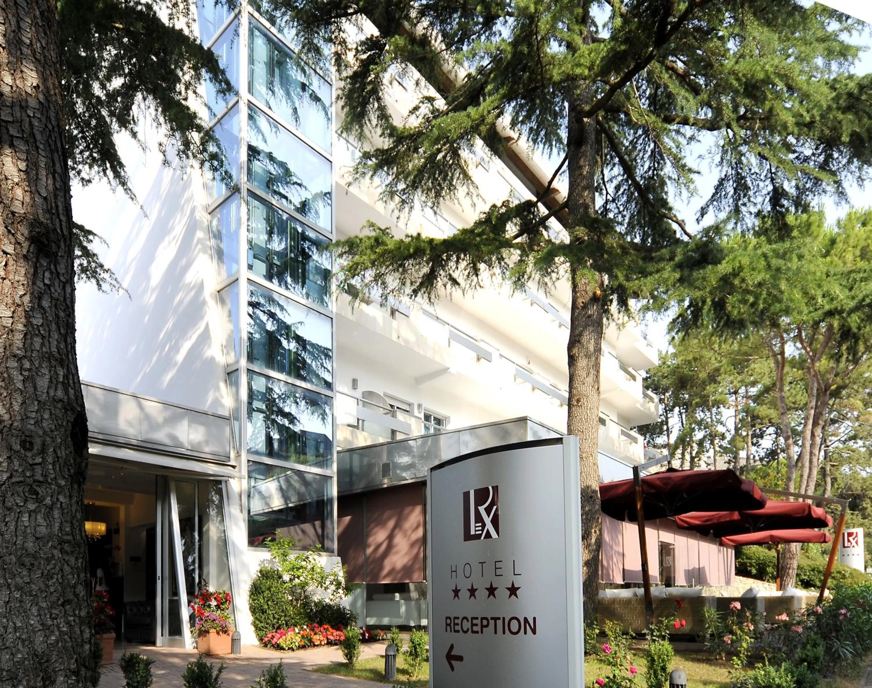 Facade/entrance in Hotel Rex