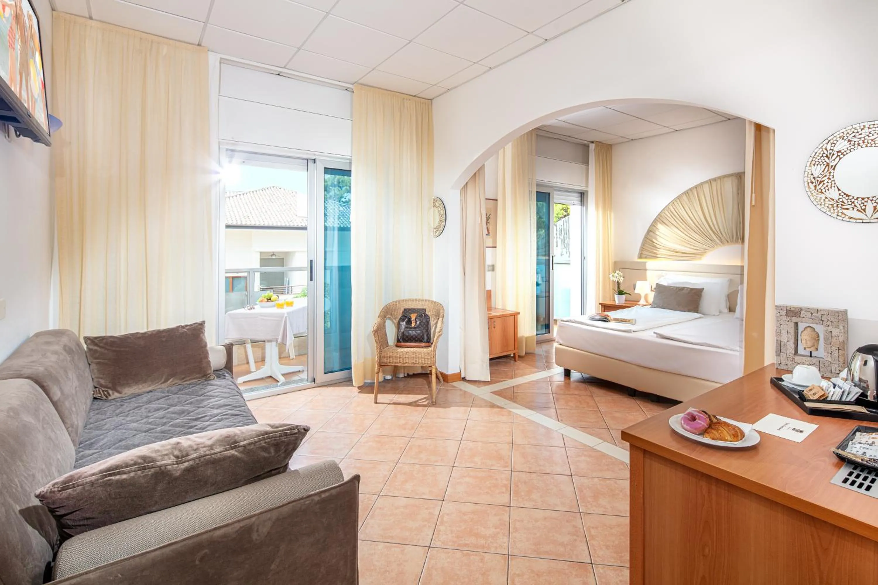 Restaurant/places to eat, Bed in Hotel Rex