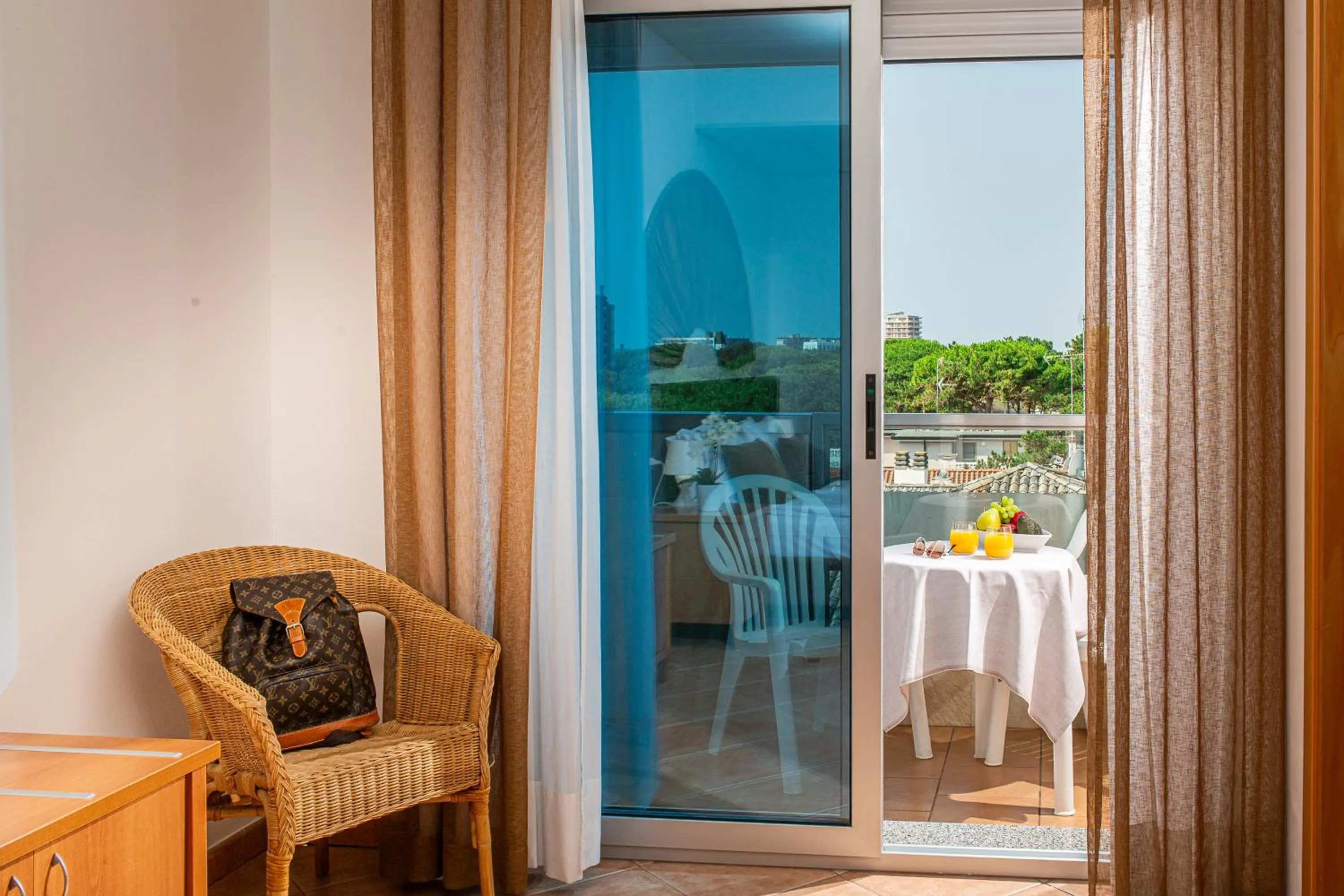 Restaurant/places to eat in Hotel Rex