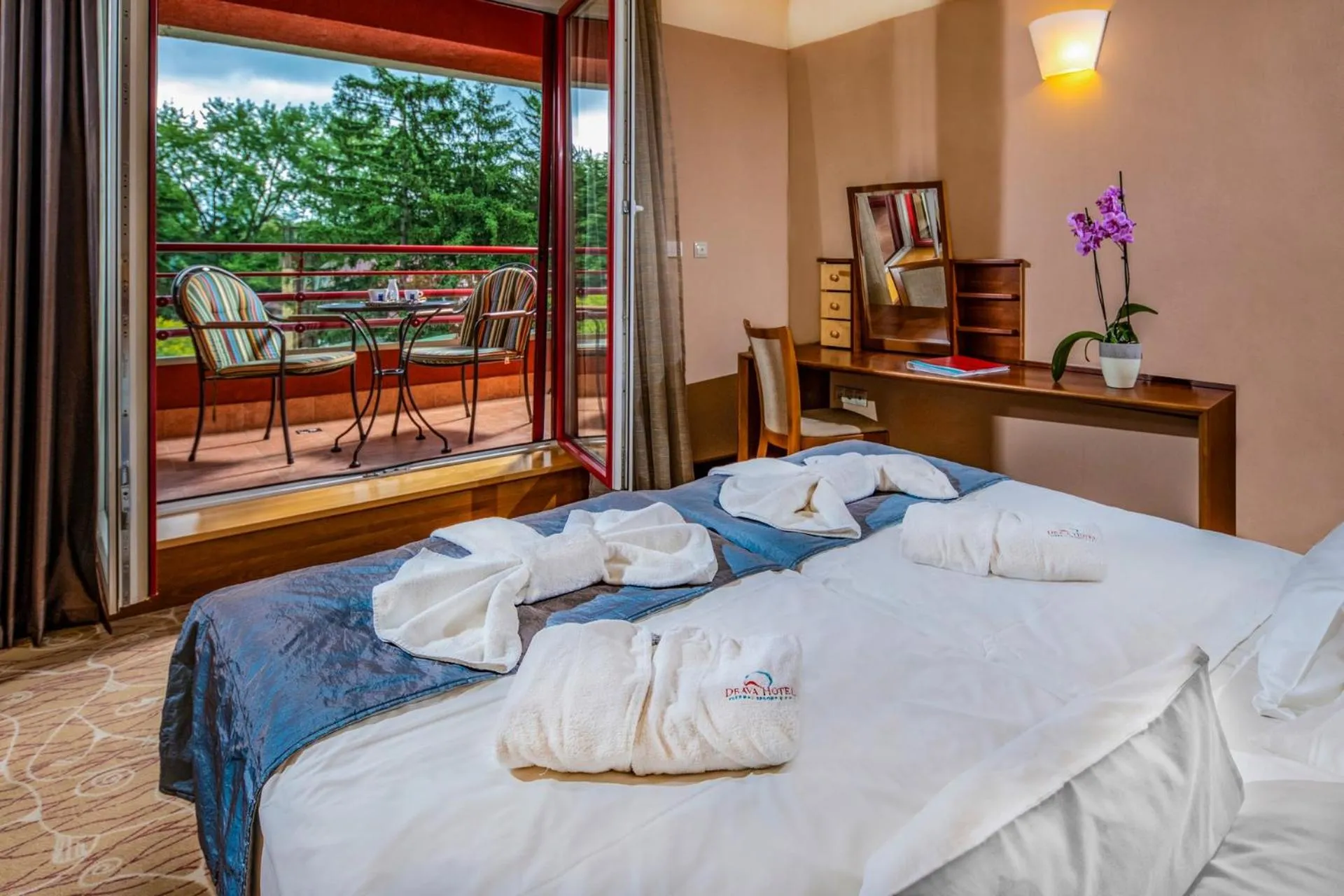 View (from property/room), Bed in Dráva Hotel Thermal Resort