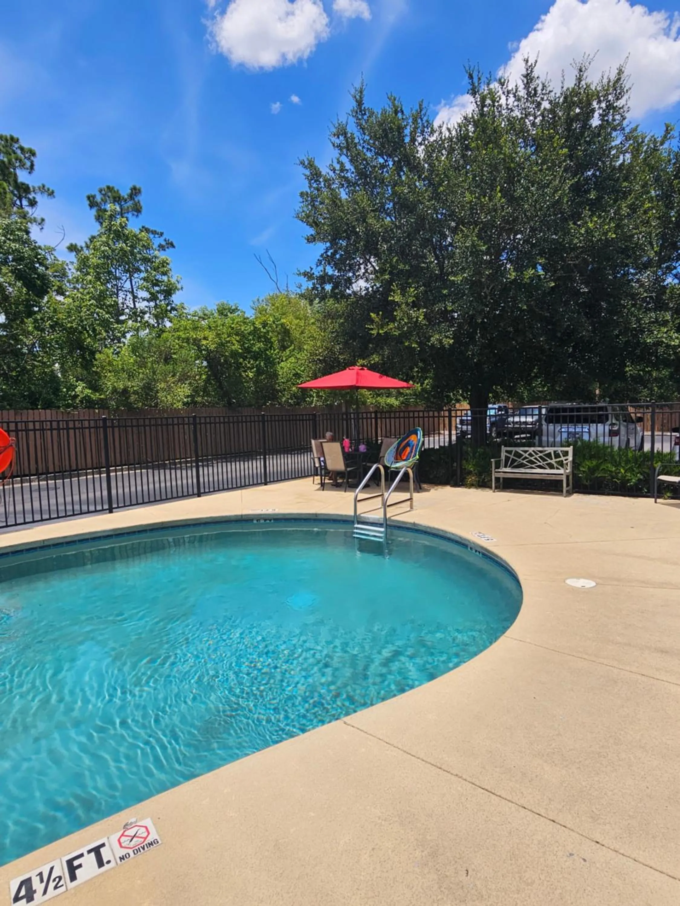 Swimming pool in Red Roof Inn Panama City