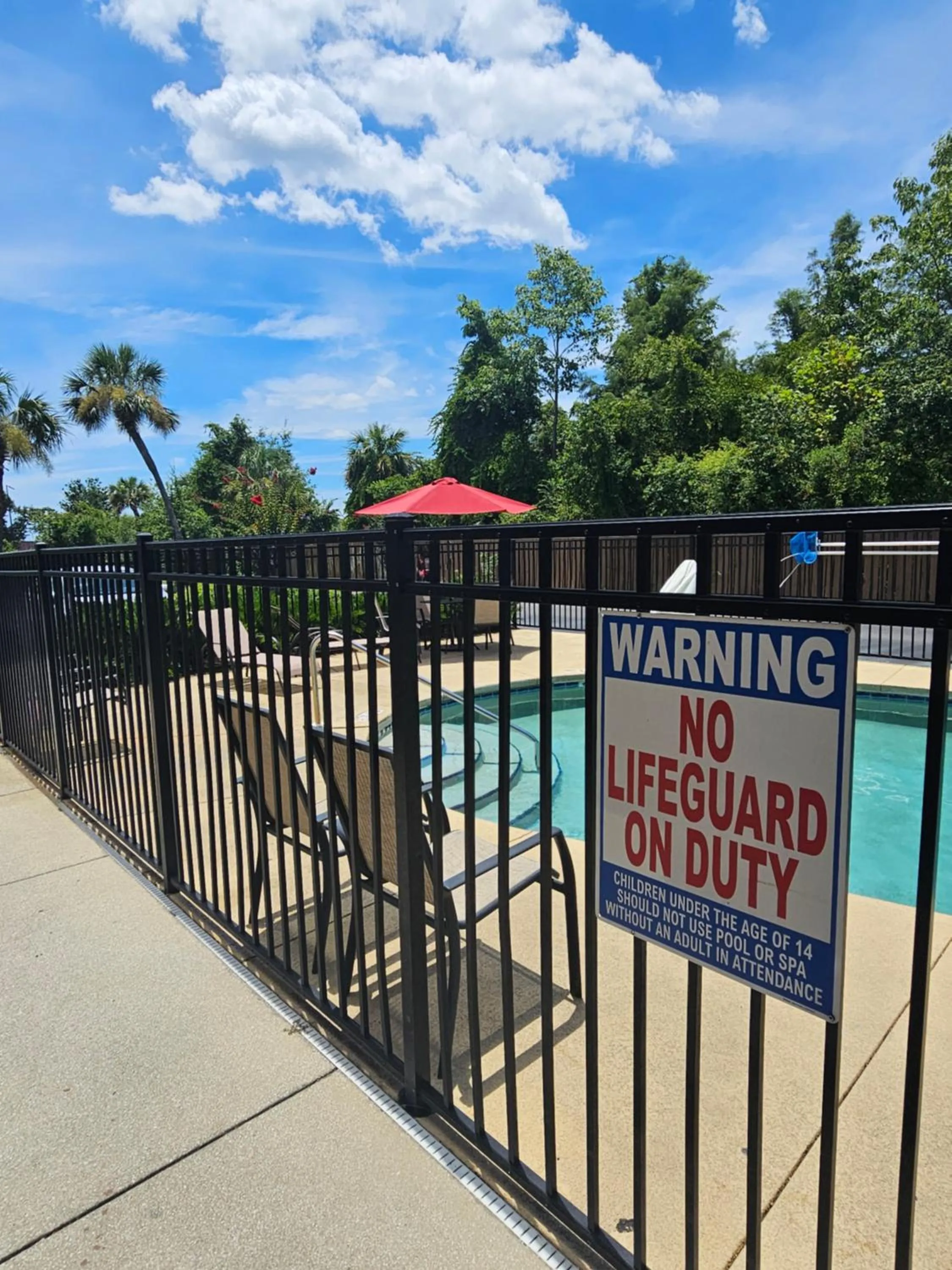 Swimming pool in Red Roof Inn Panama City