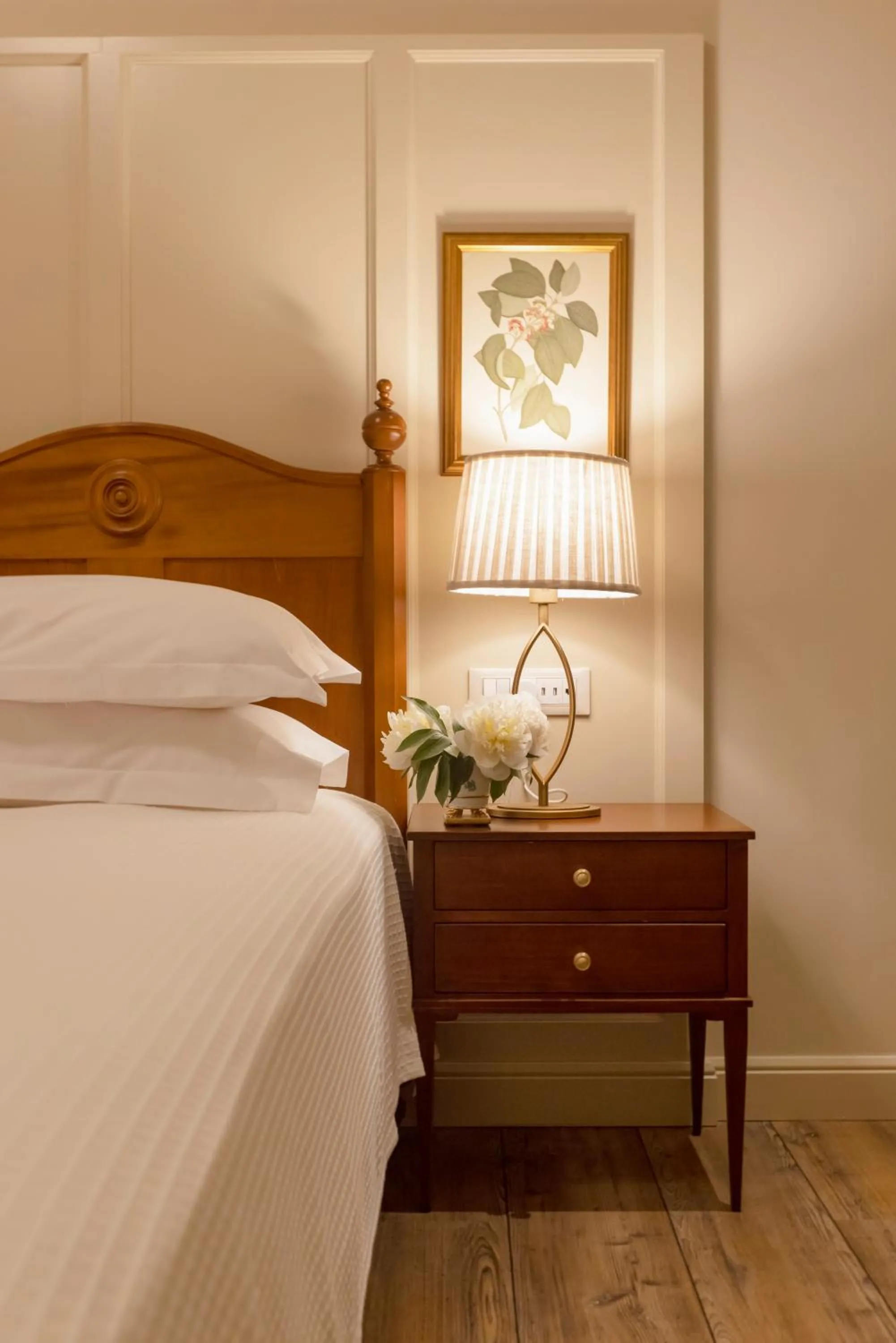 Photo of the whole room, Bed in Despotiko Hotel