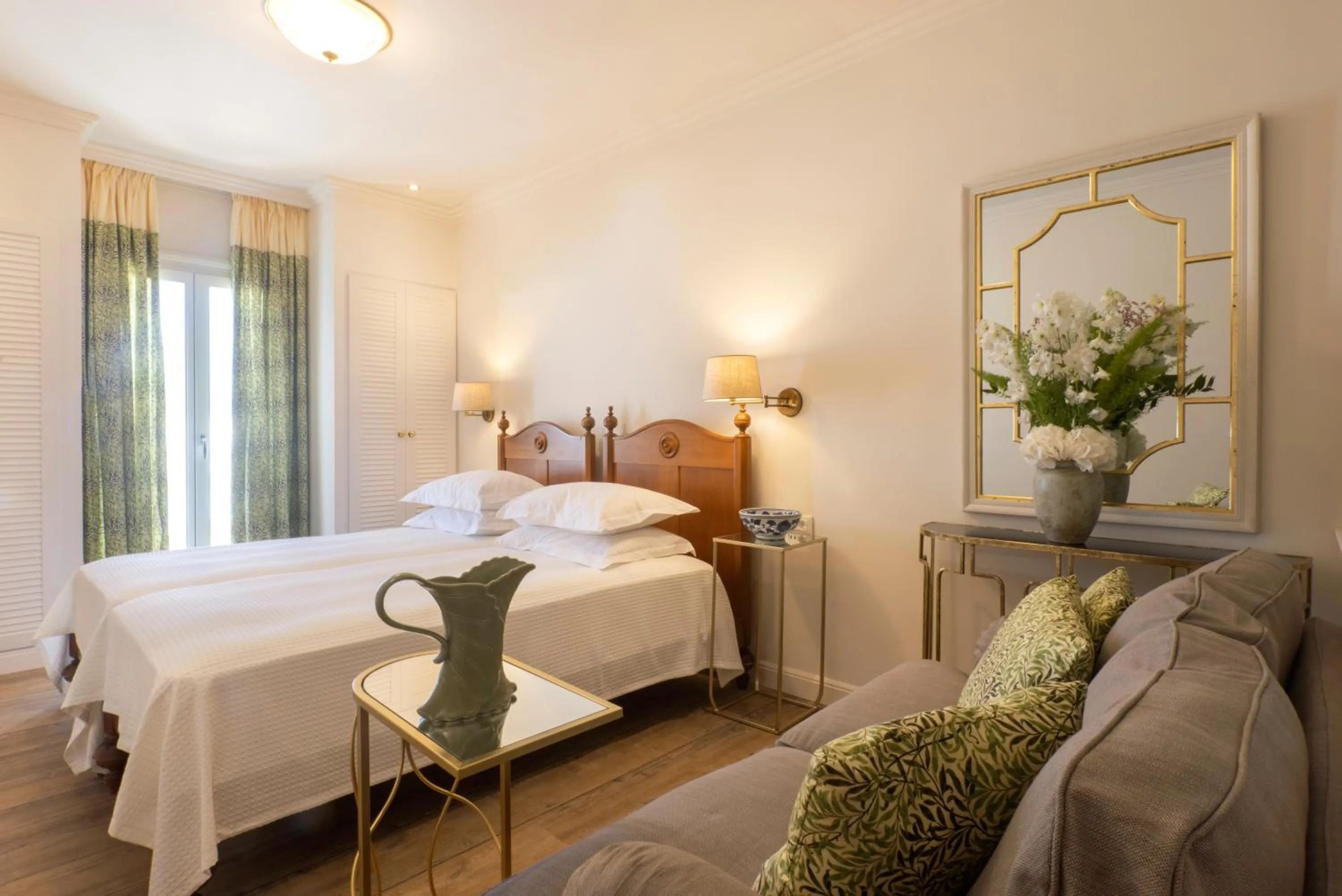 Photo of the whole room, Bed in Despotiko Hotel