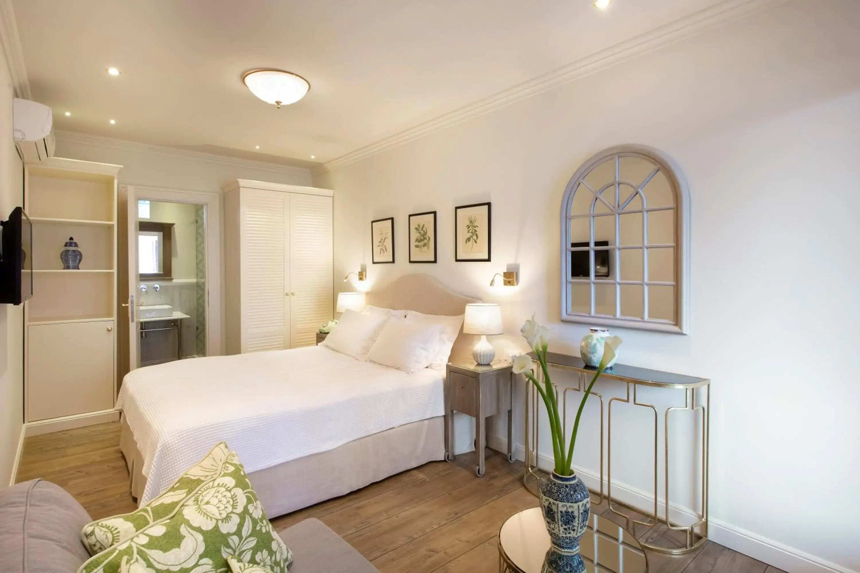 Standard Twin Room in Despotiko Hotel Standard Twin Room in Despotiko Hotel