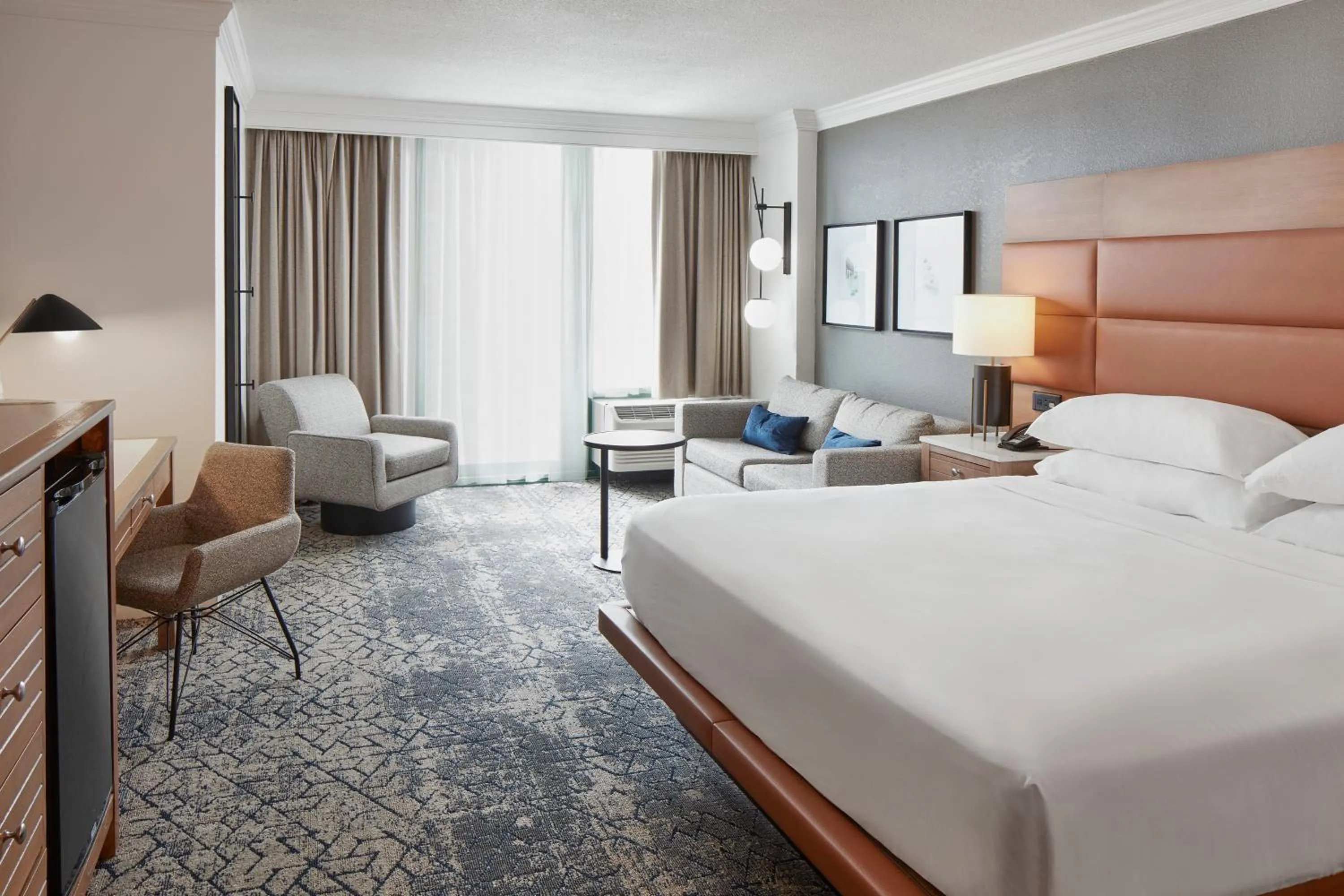 Bedroom, Bed in Sheraton Oceanfront Hotel