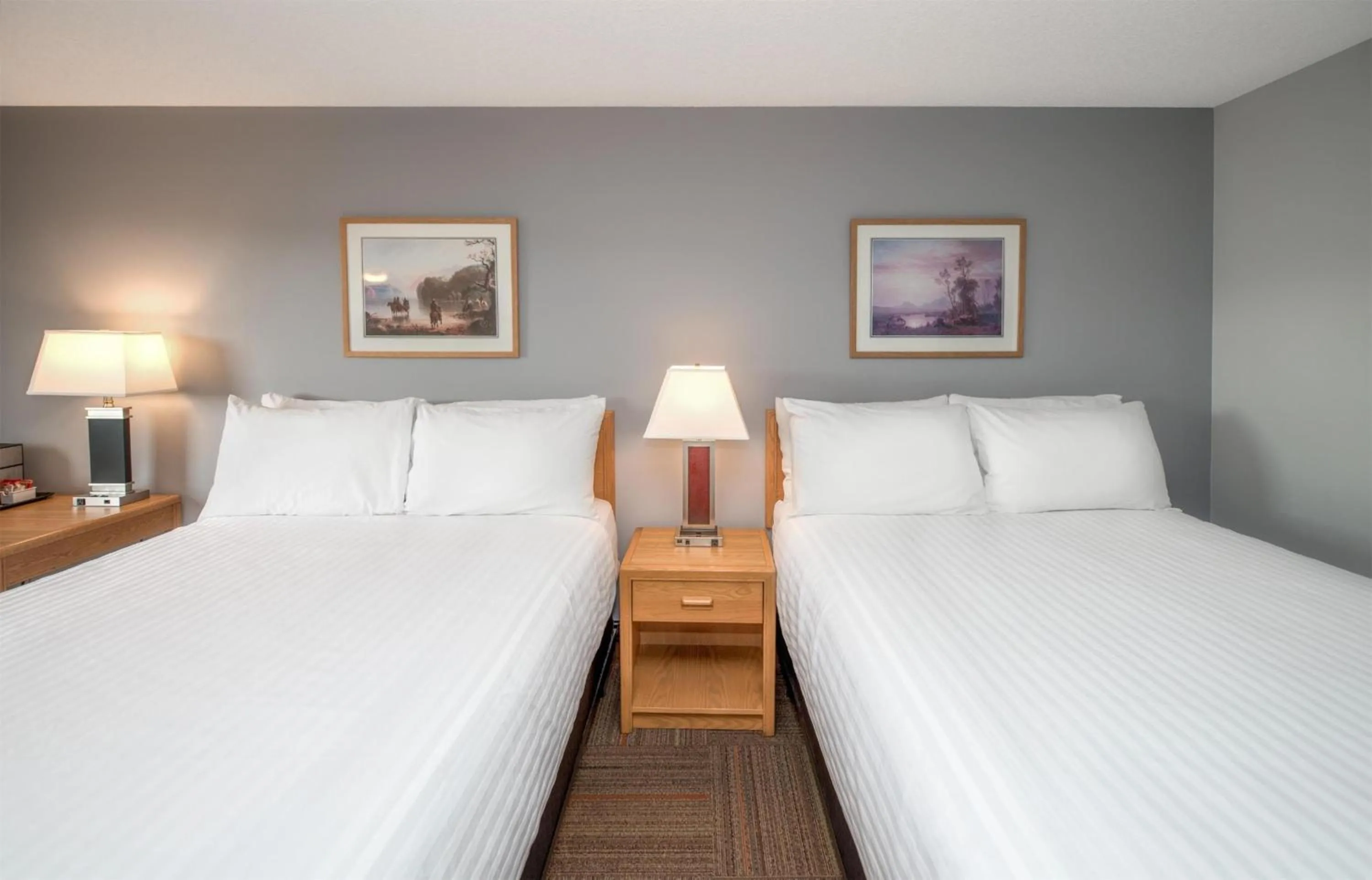 Bedroom, Bed in Coast Hinton Hotel