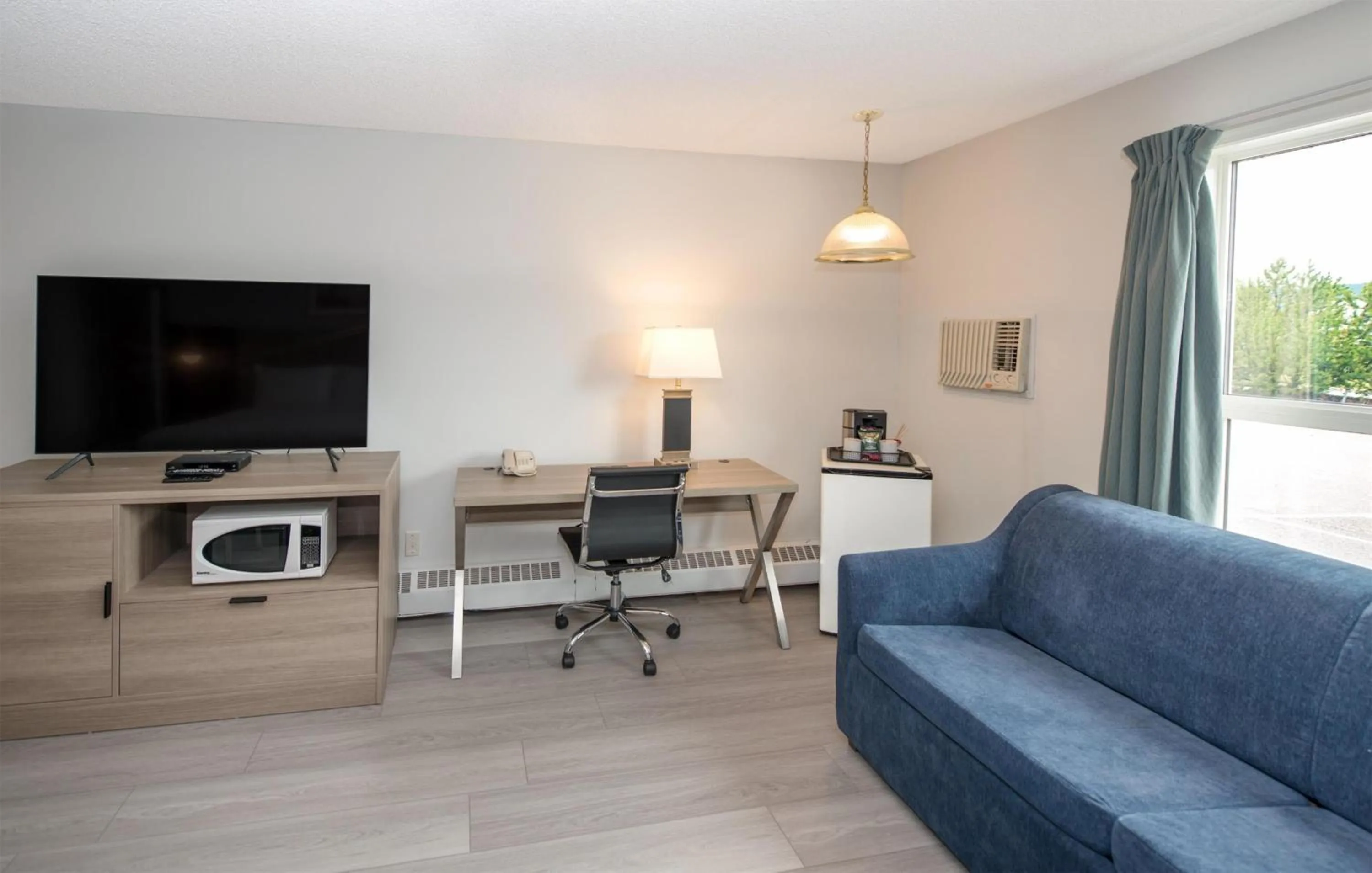 Photo of the whole room in Coast Hinton Hotel