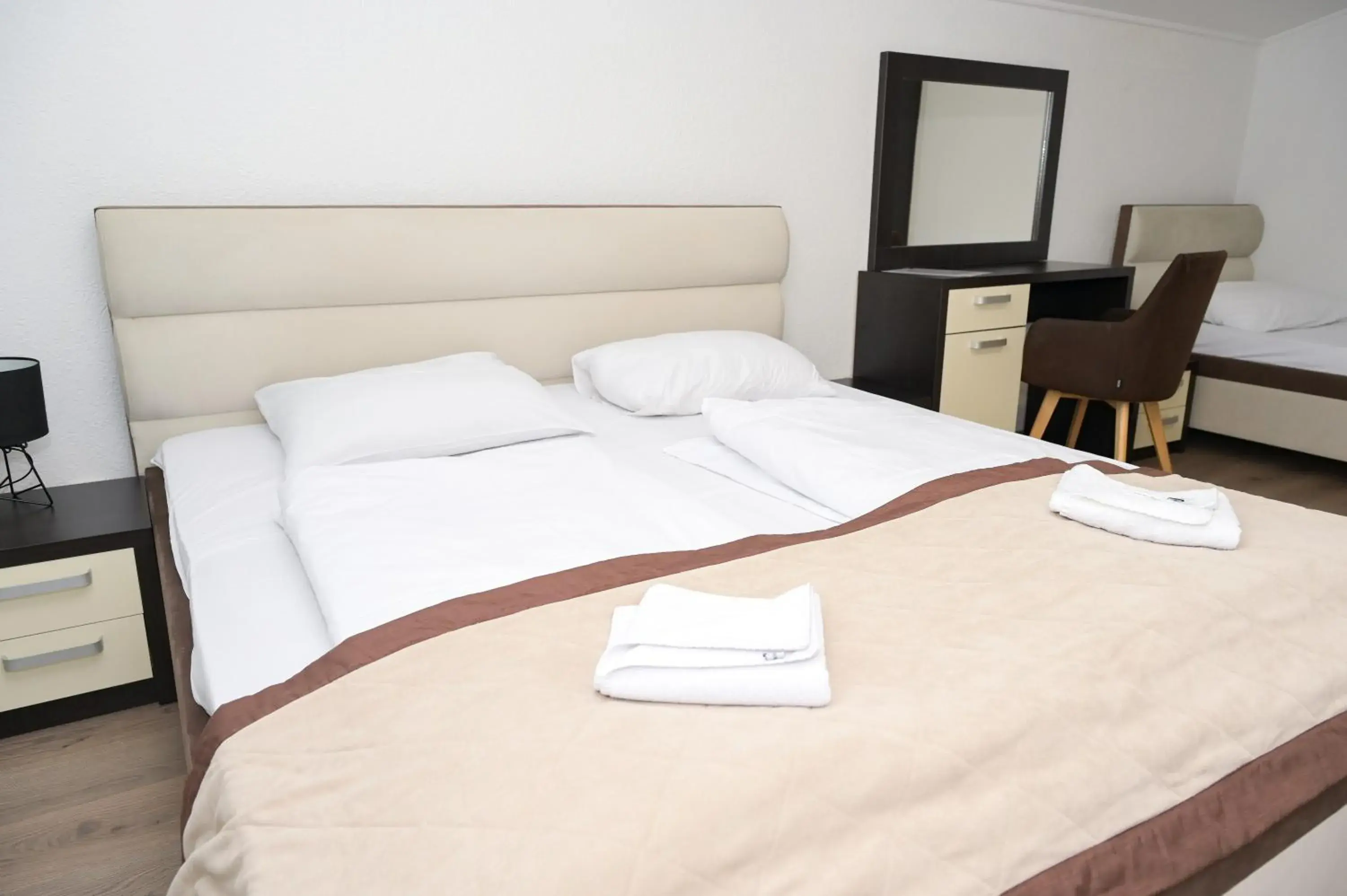 Deluxe Double or Twin Room with Garden View in Motel Plaza Deluxe Double or Twin Room with Garden View in Motel Plaza