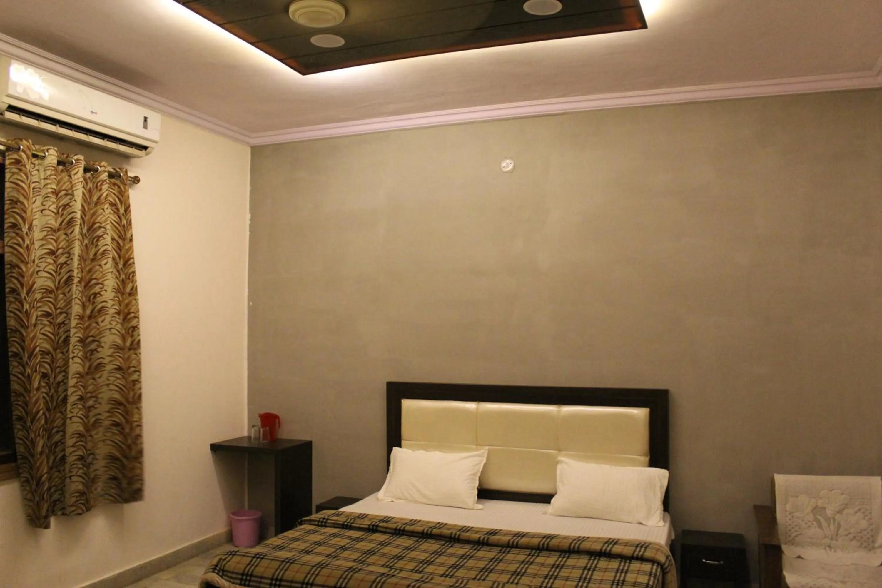 Bed in Hotel Maharana Palace