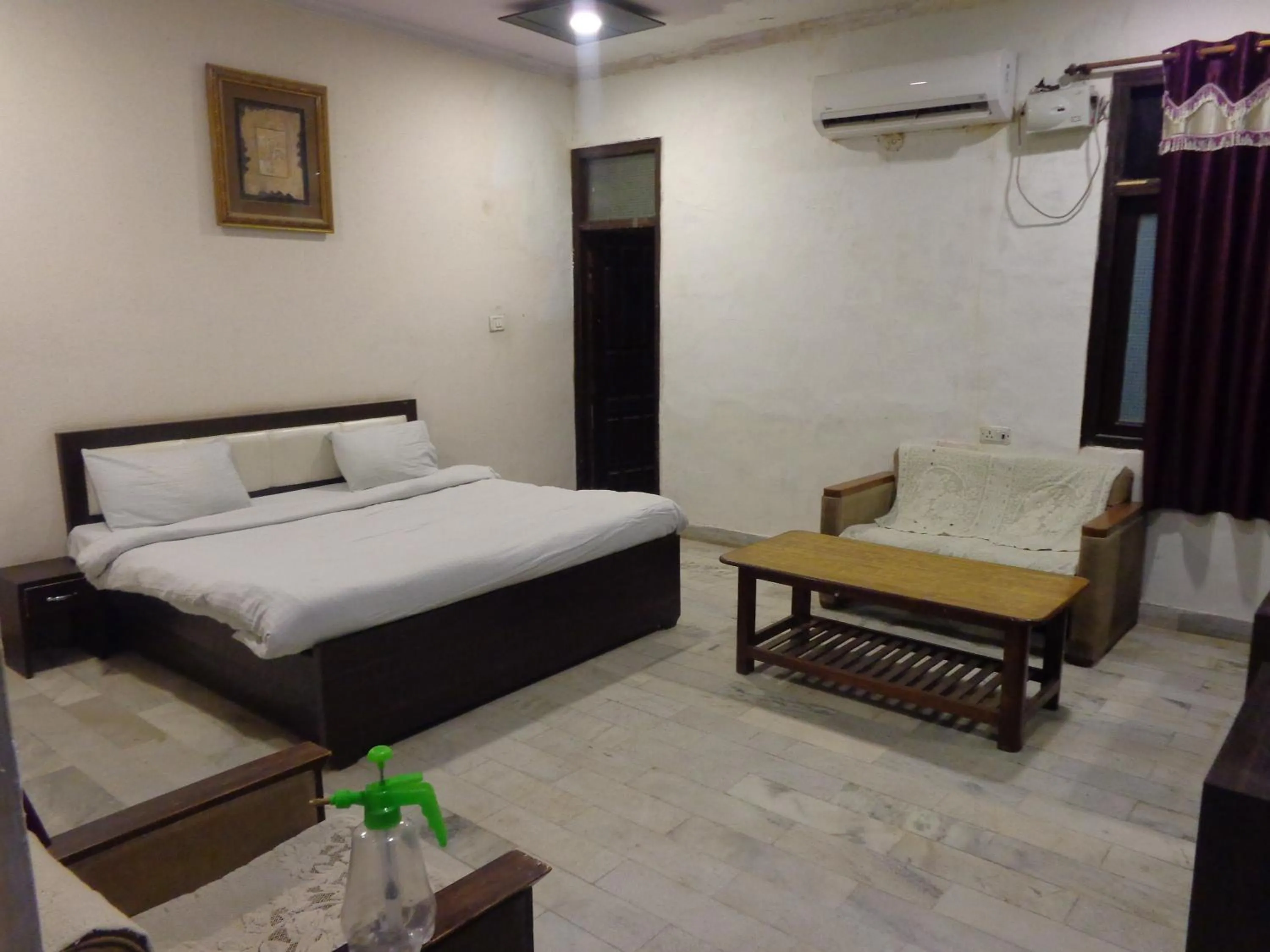 Bed in Hotel Maharana Palace