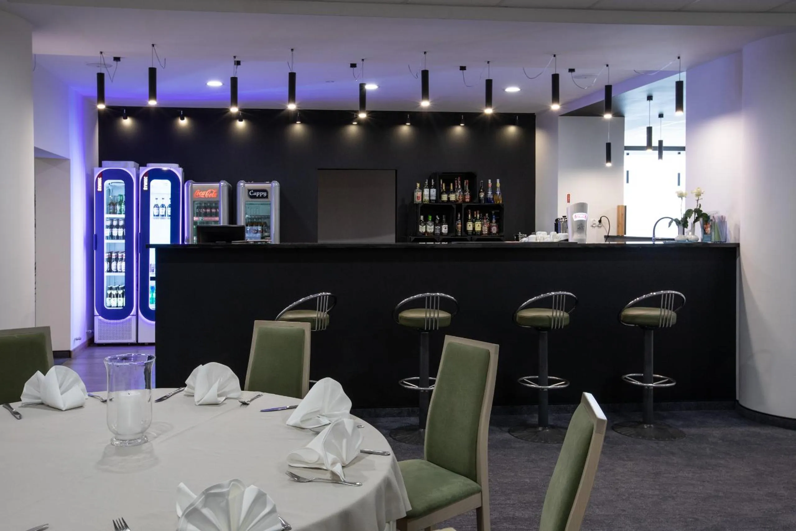 Restaurant/places to eat in Hotel Sport