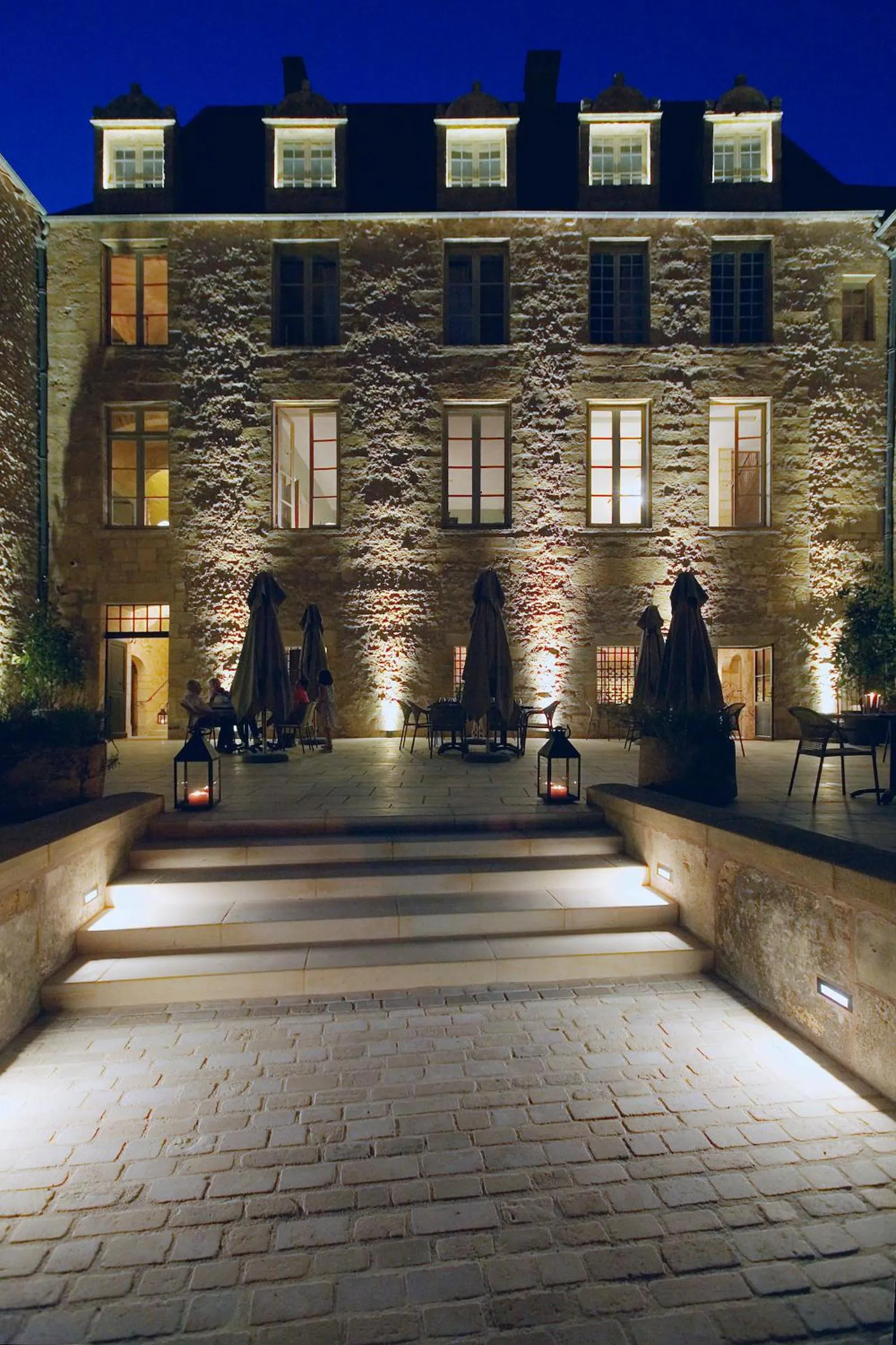 Facade/entrance in Hôtel de Bouilhac