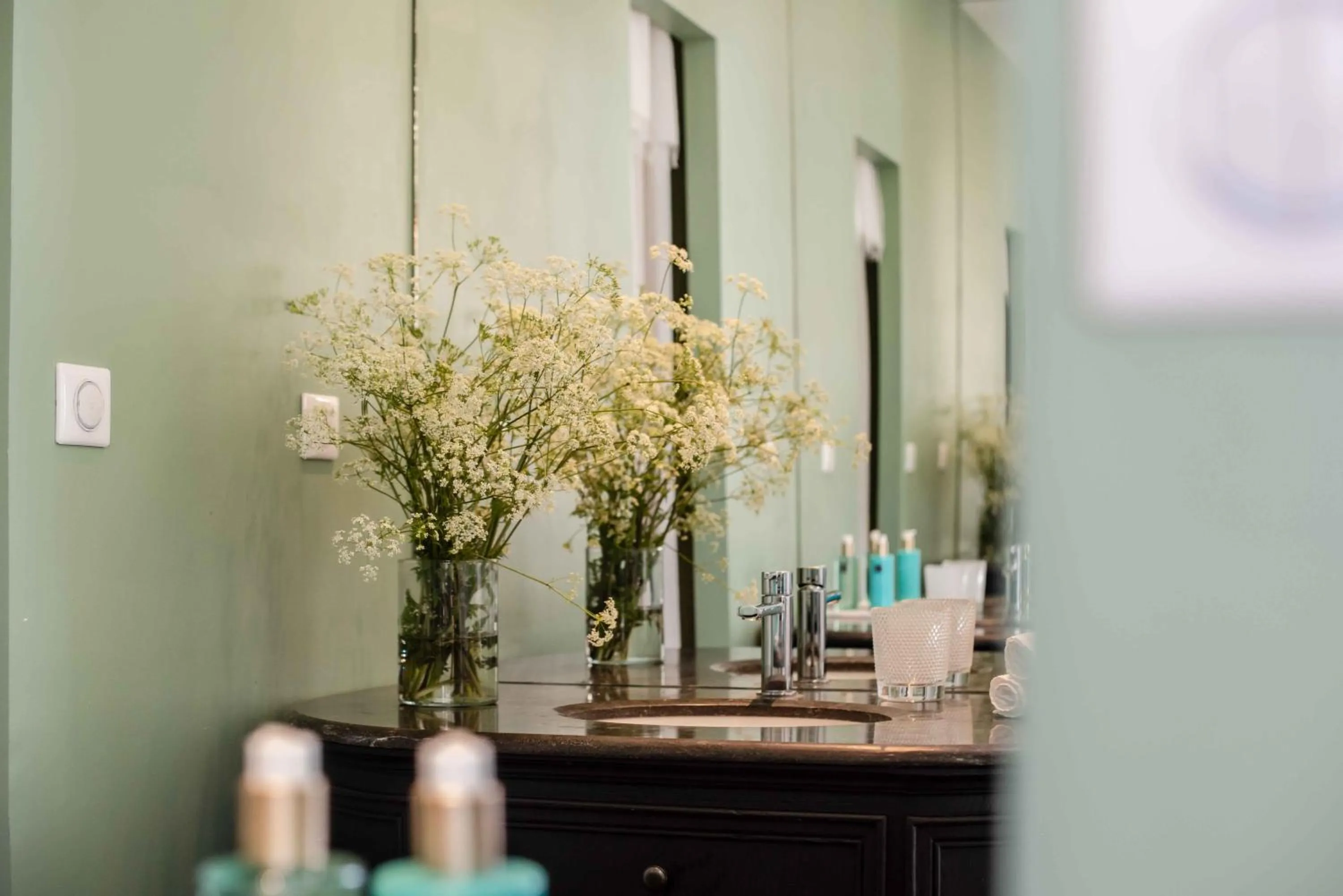Bathroom in Hôtel de Bouilhac