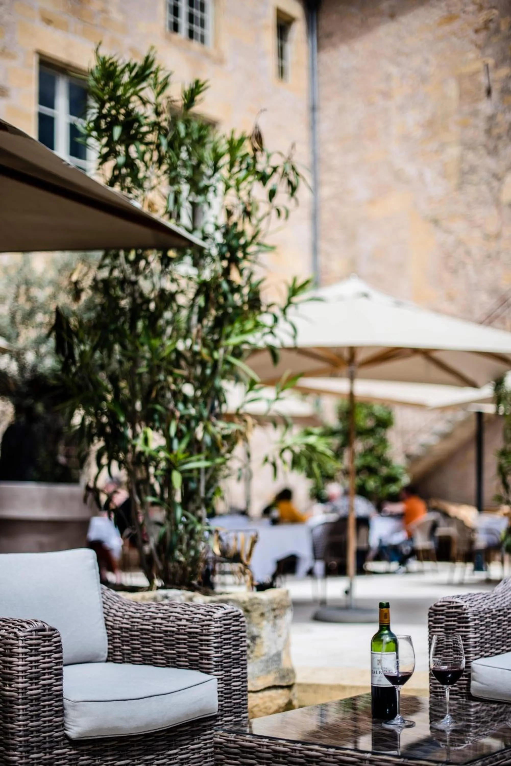 Patio in Hôtel de Bouilhac