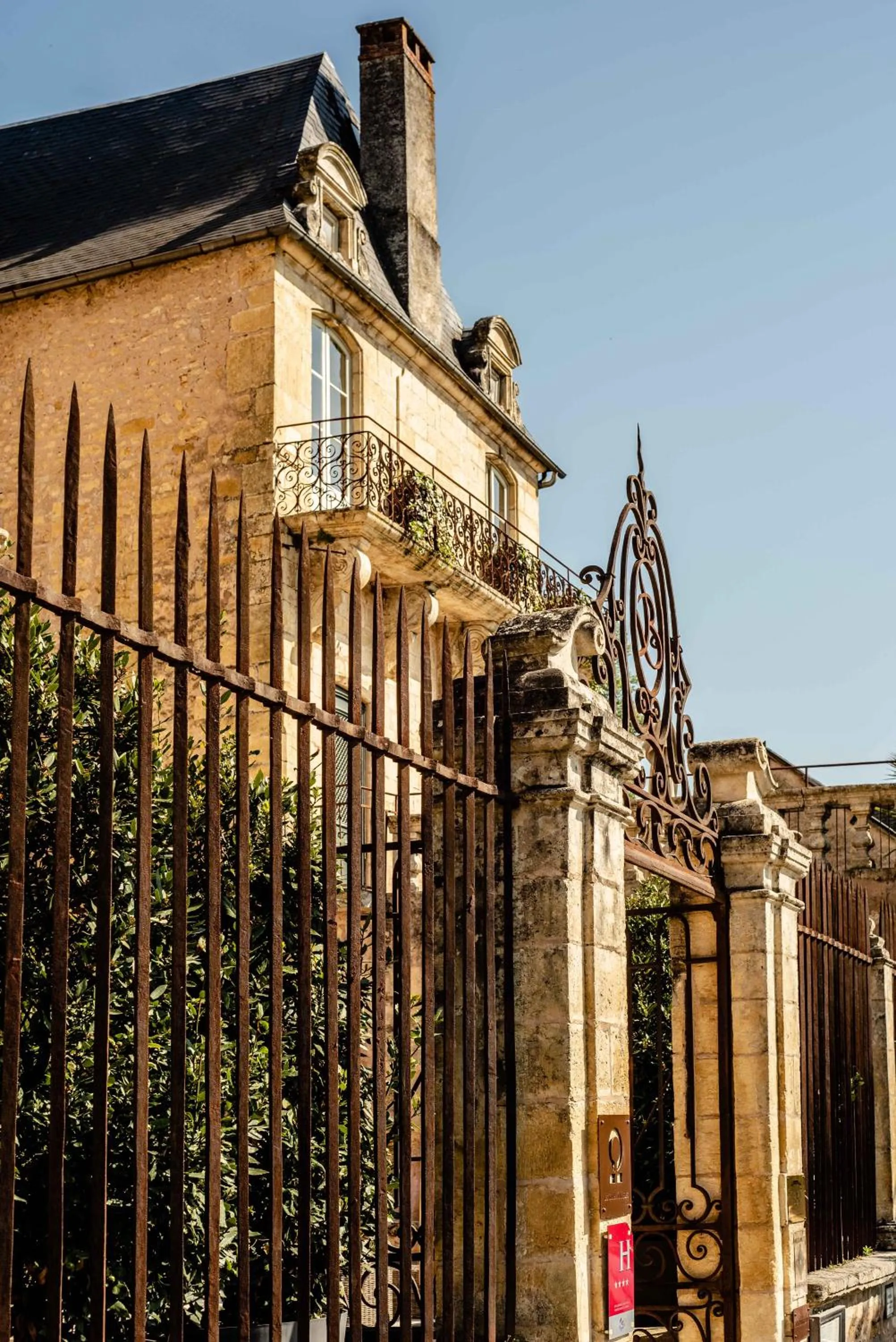 Facade/entrance in Hôtel de Bouilhac