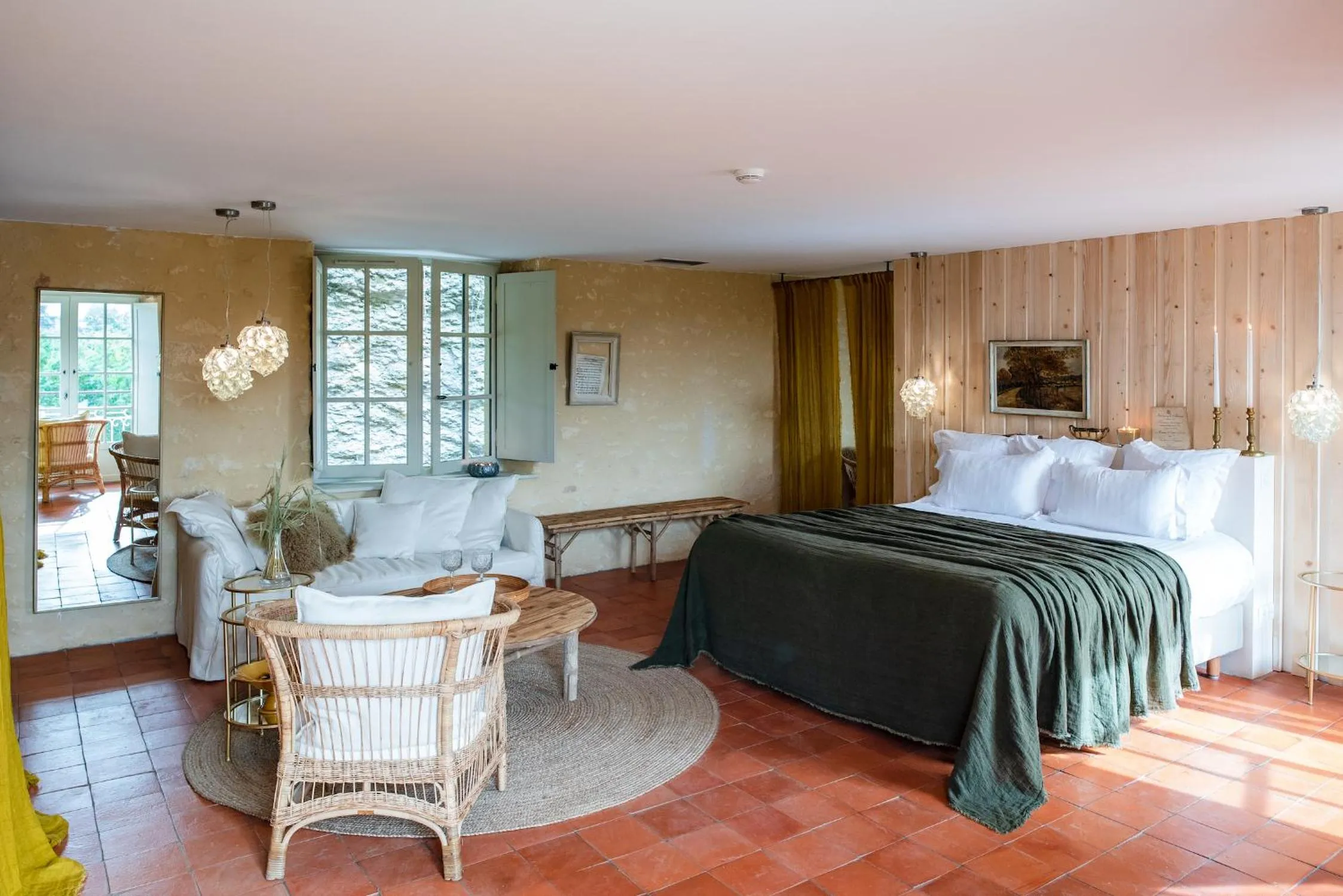 Photo of the whole room, Bed in Hôtel de Bouilhac