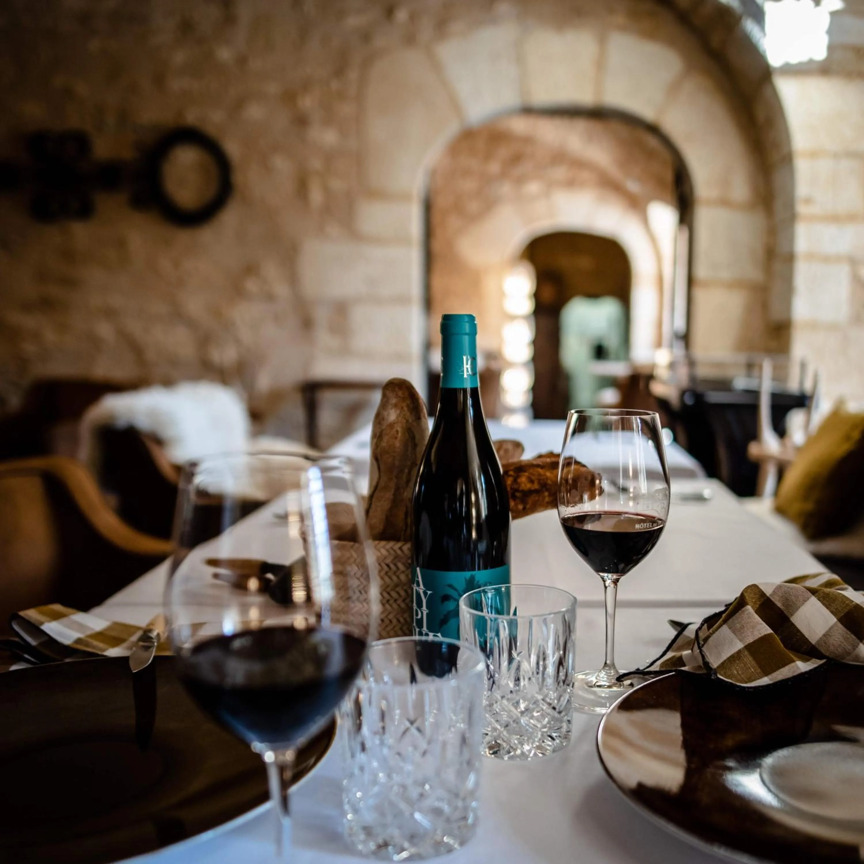 Lounge or bar in Hôtel de Bouilhac